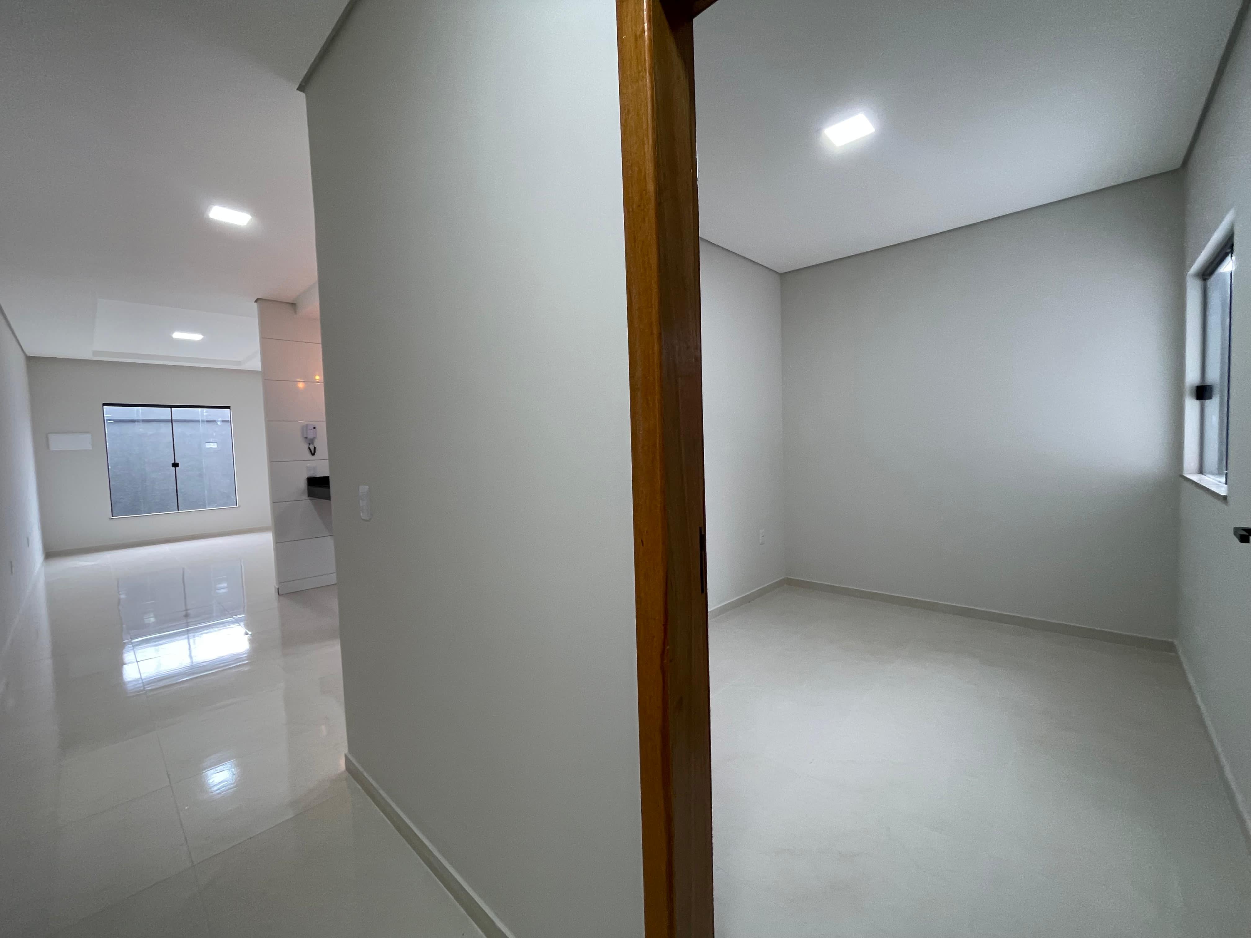 Vende casa com ótimo acabamento no bairro Santa Lúcia