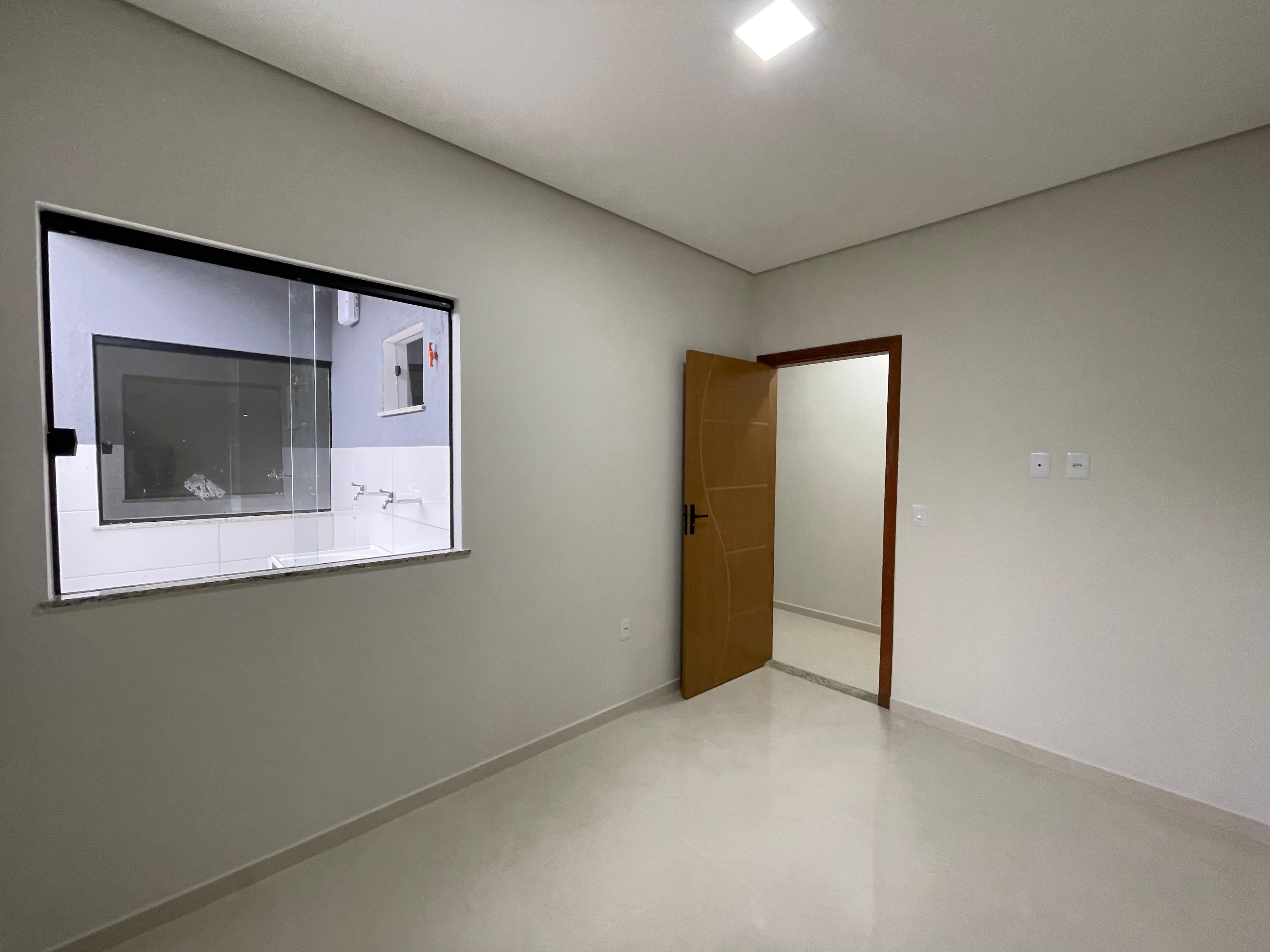 Vende casa com ótimo acabamento no bairro Santa Lúcia