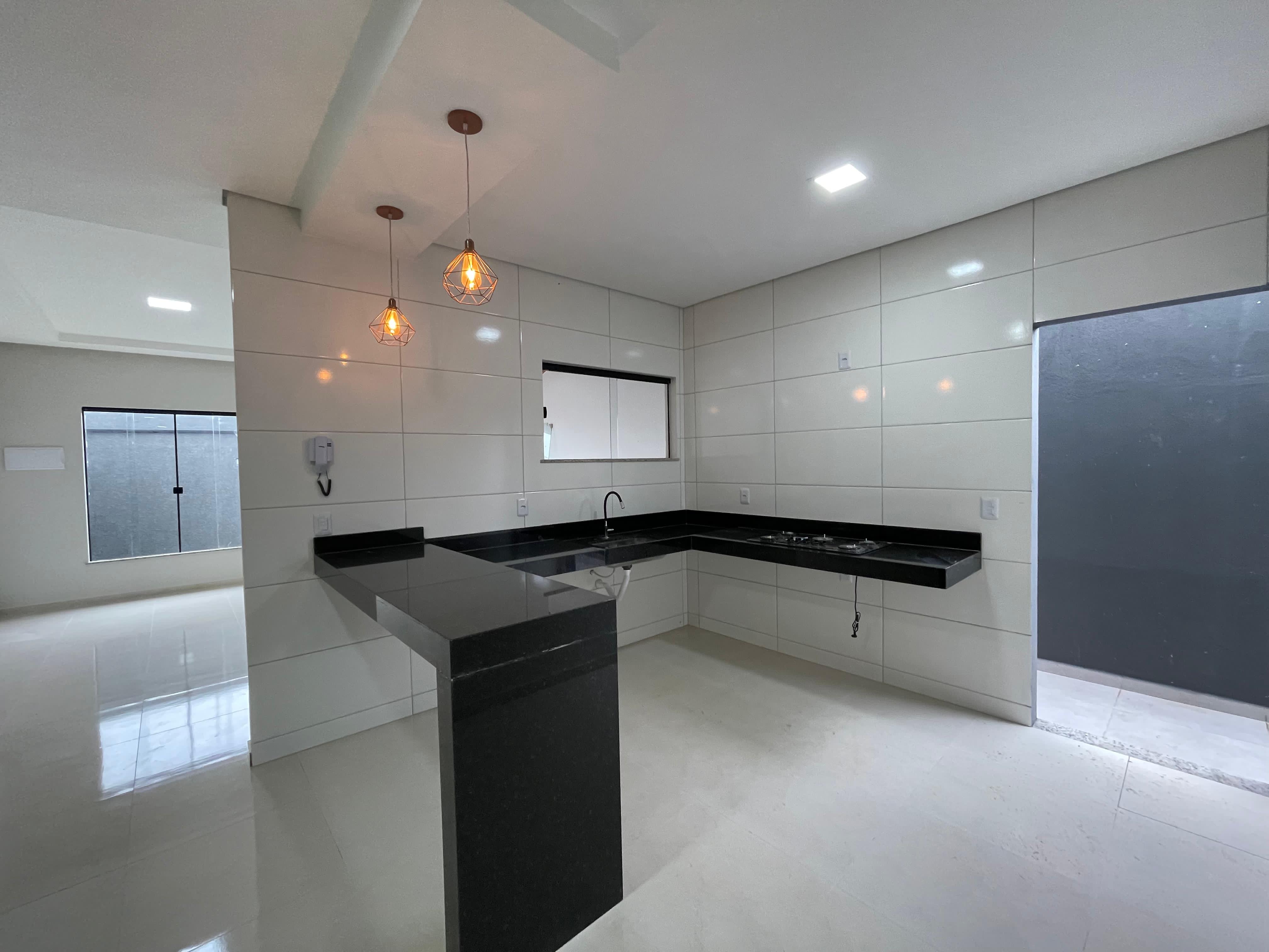 Vende casa com ótimo acabamento no bairro Santa Lúcia