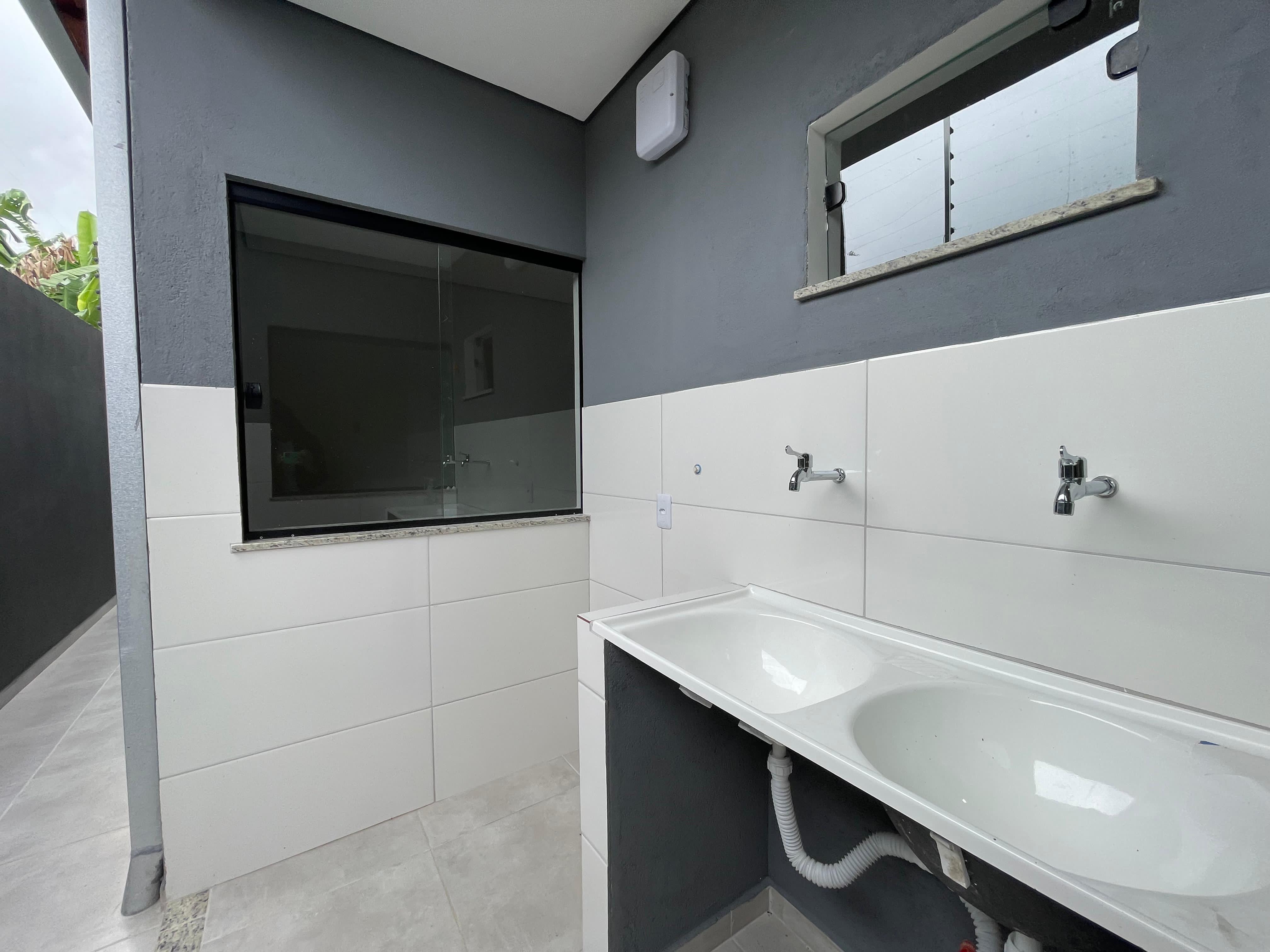 Vende casa com ótimo acabamento no bairro Santa Lúcia