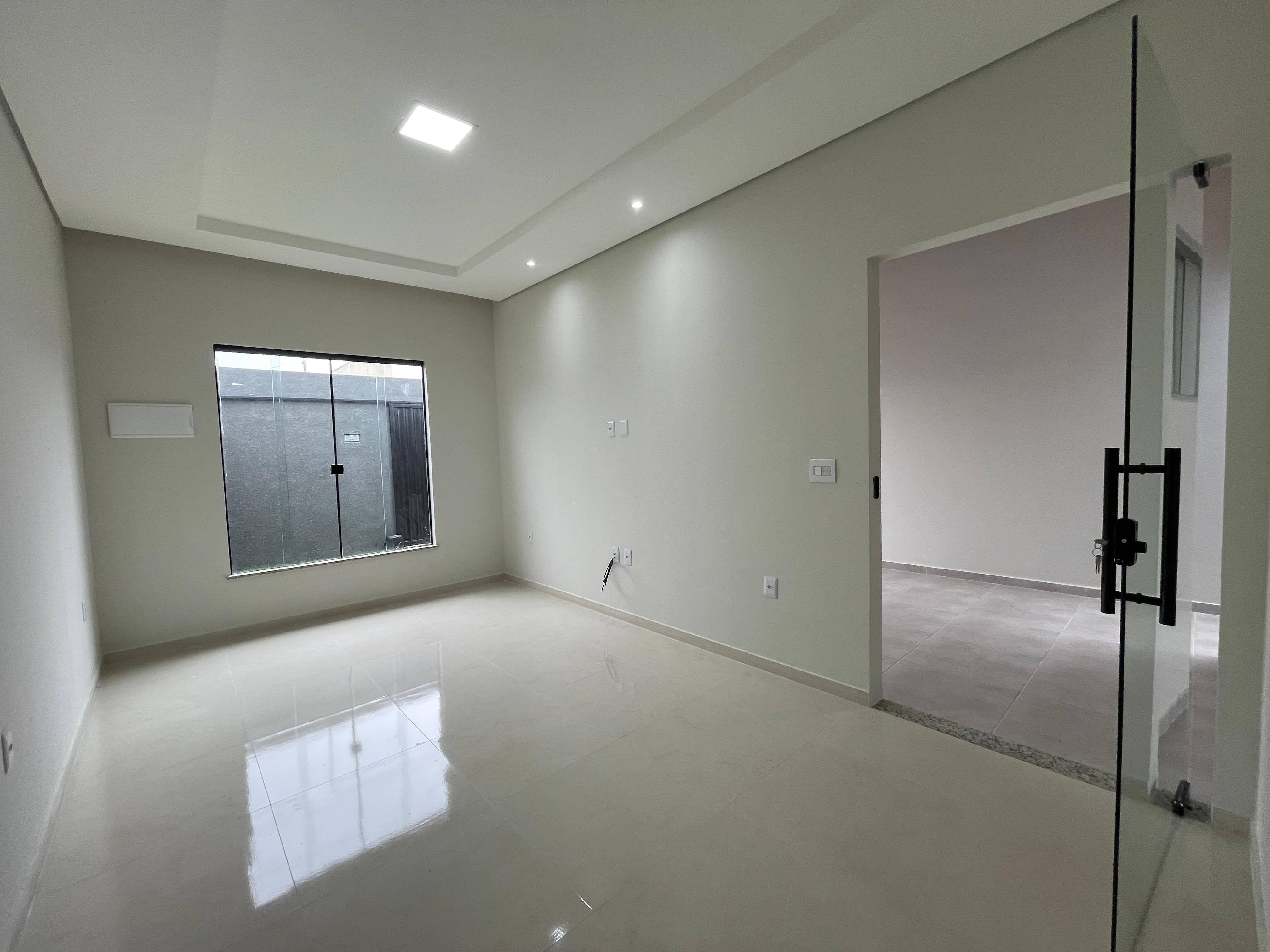 Vende casa com ótimo acabamento no bairro Santa Lúcia