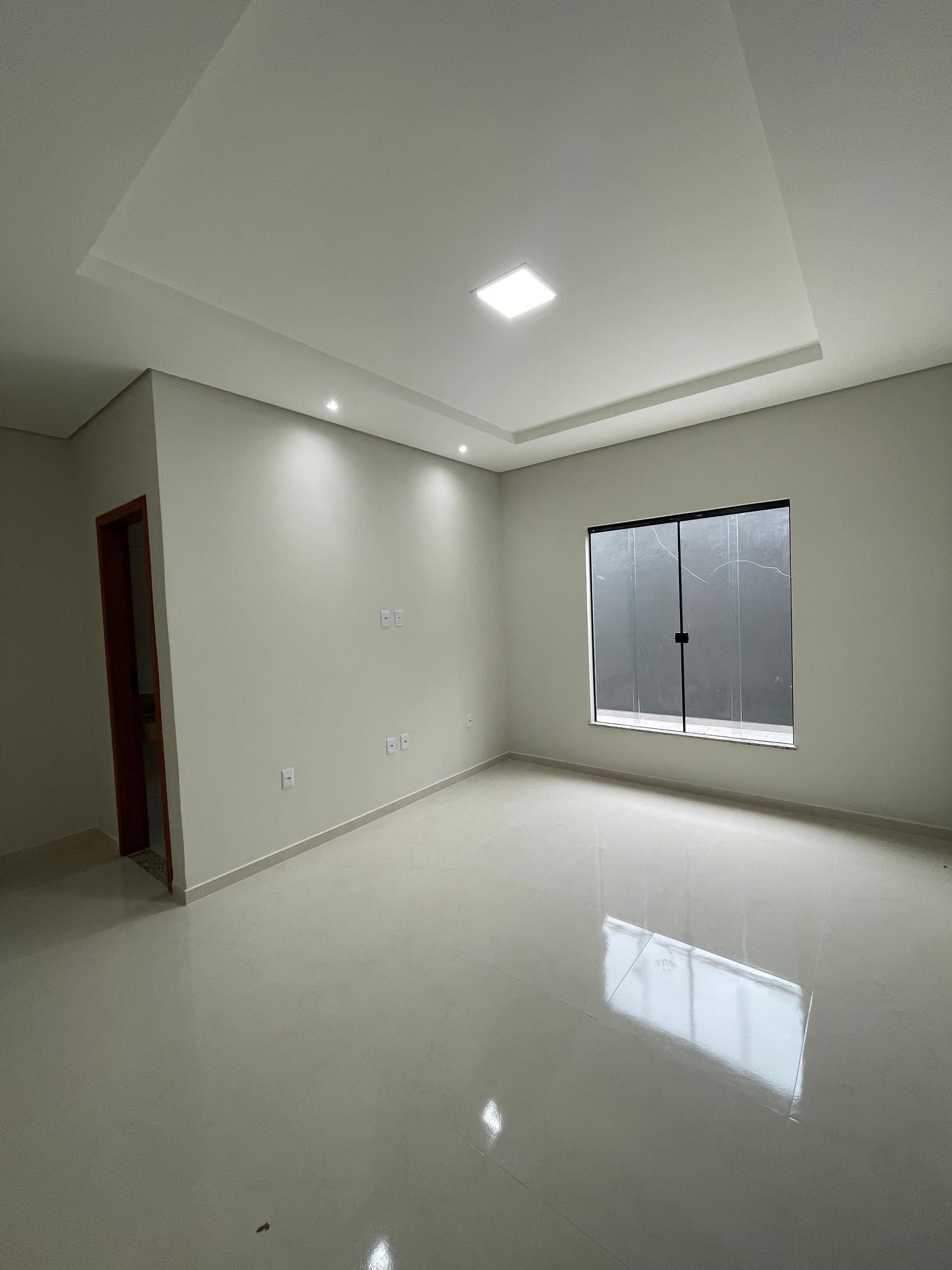 Vende casa com ótimo acabamento no bairro Santa Lúcia