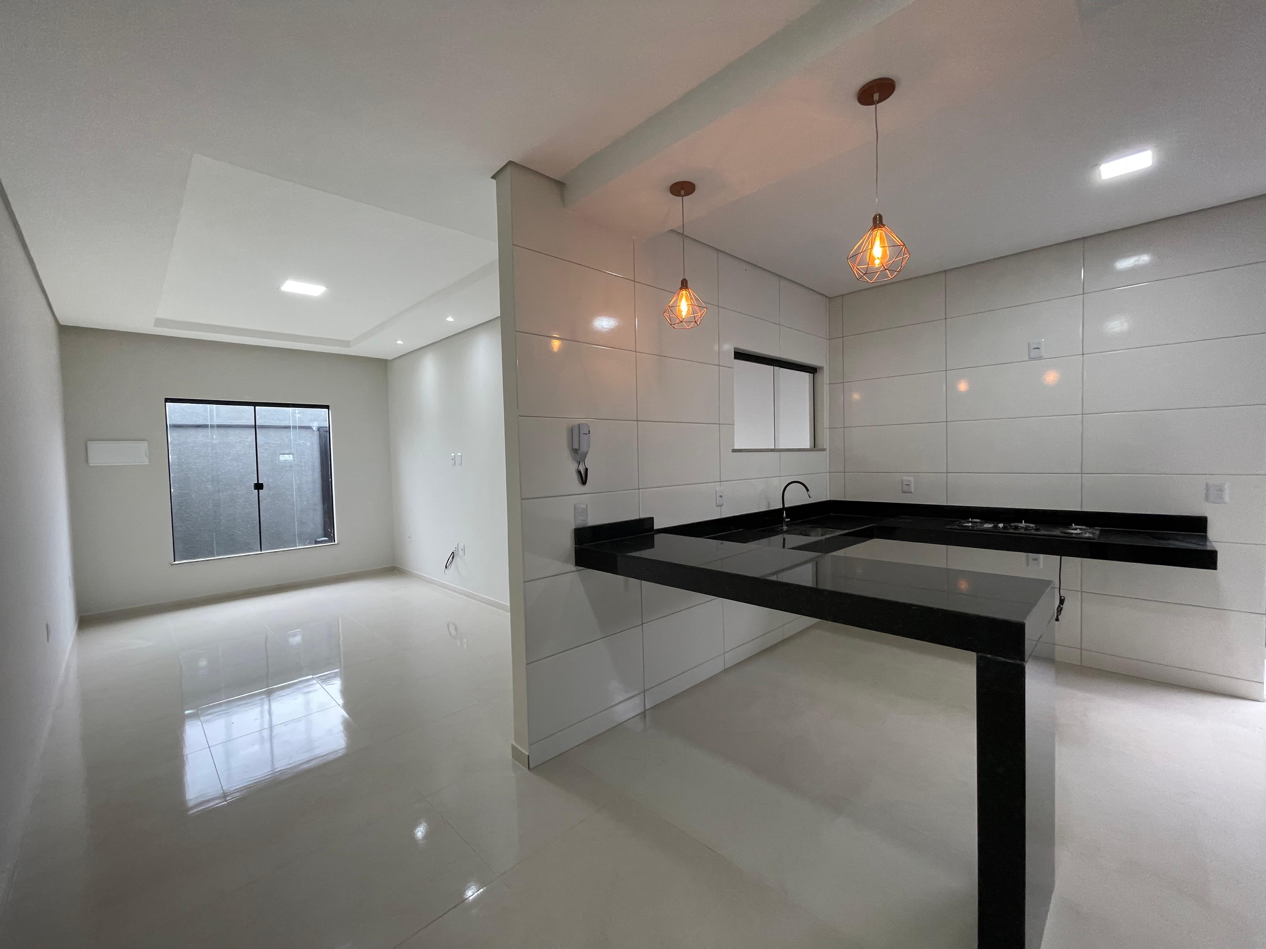 Vende casa com ótimo acabamento no bairro Santa Lúcia