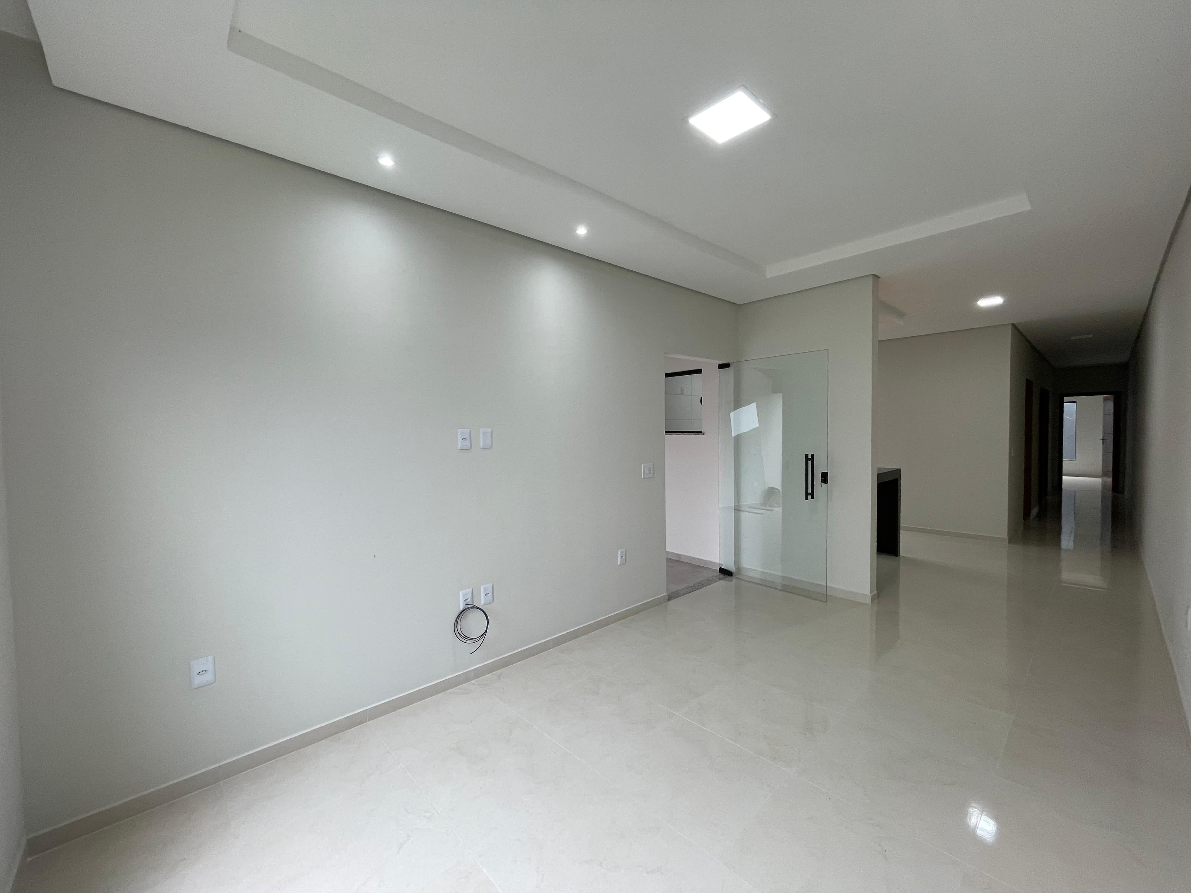 Vende casa com ótimo acabamento no bairro Santa Lúcia
