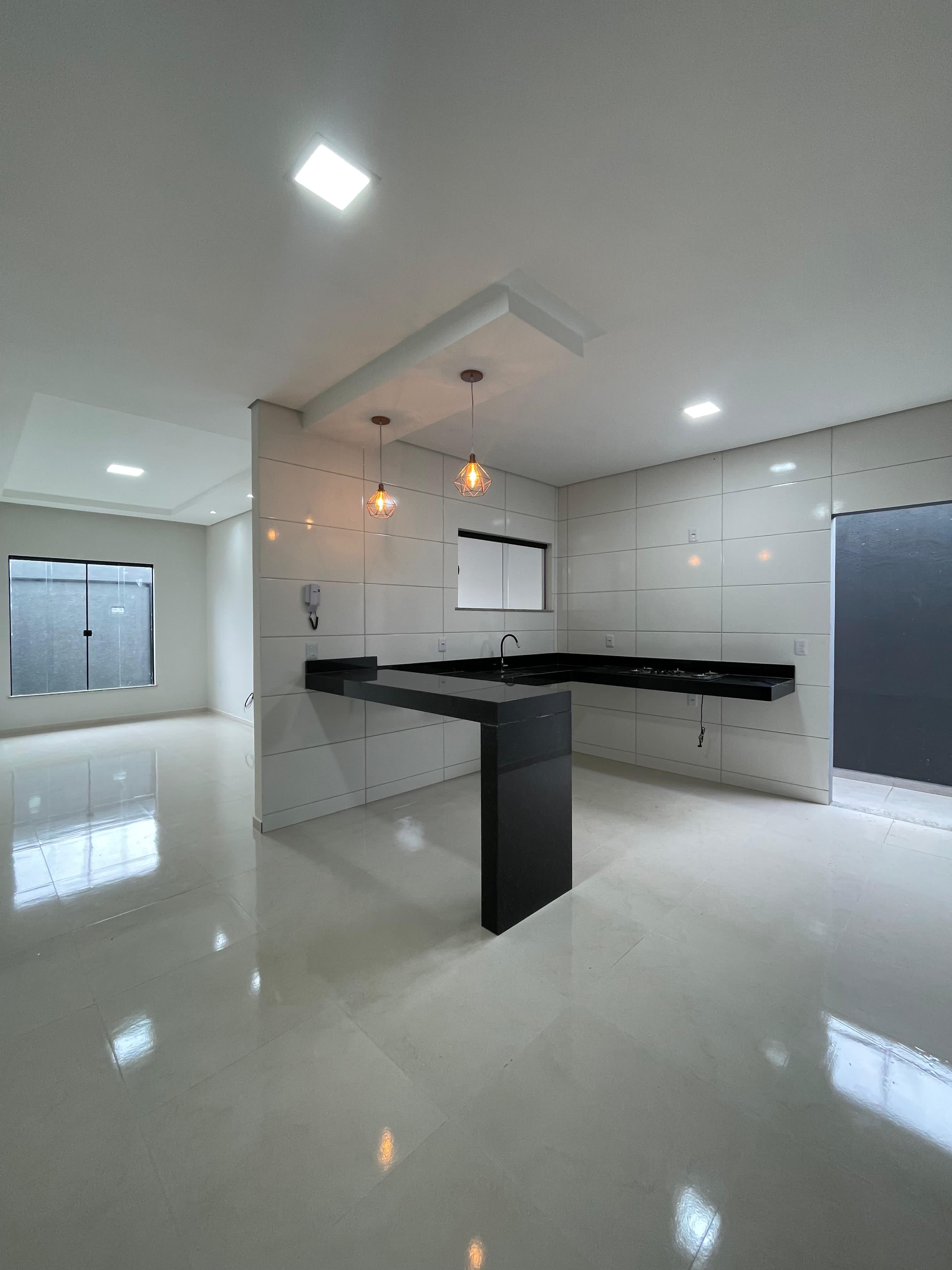 Vende casa com ótimo acabamento no bairro Santa Lúcia