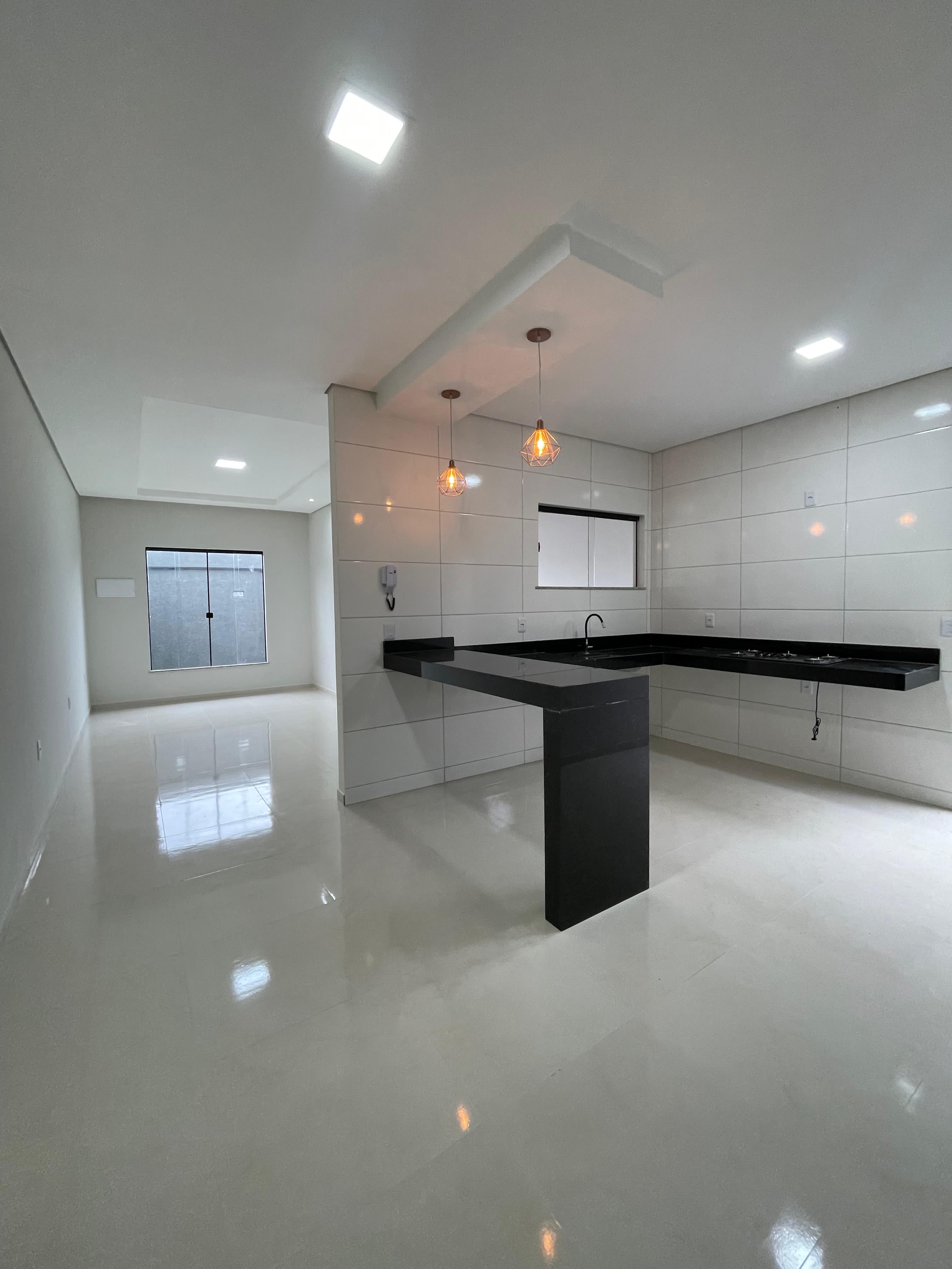 Vende casa com ótimo acabamento no bairro Santa Lúcia