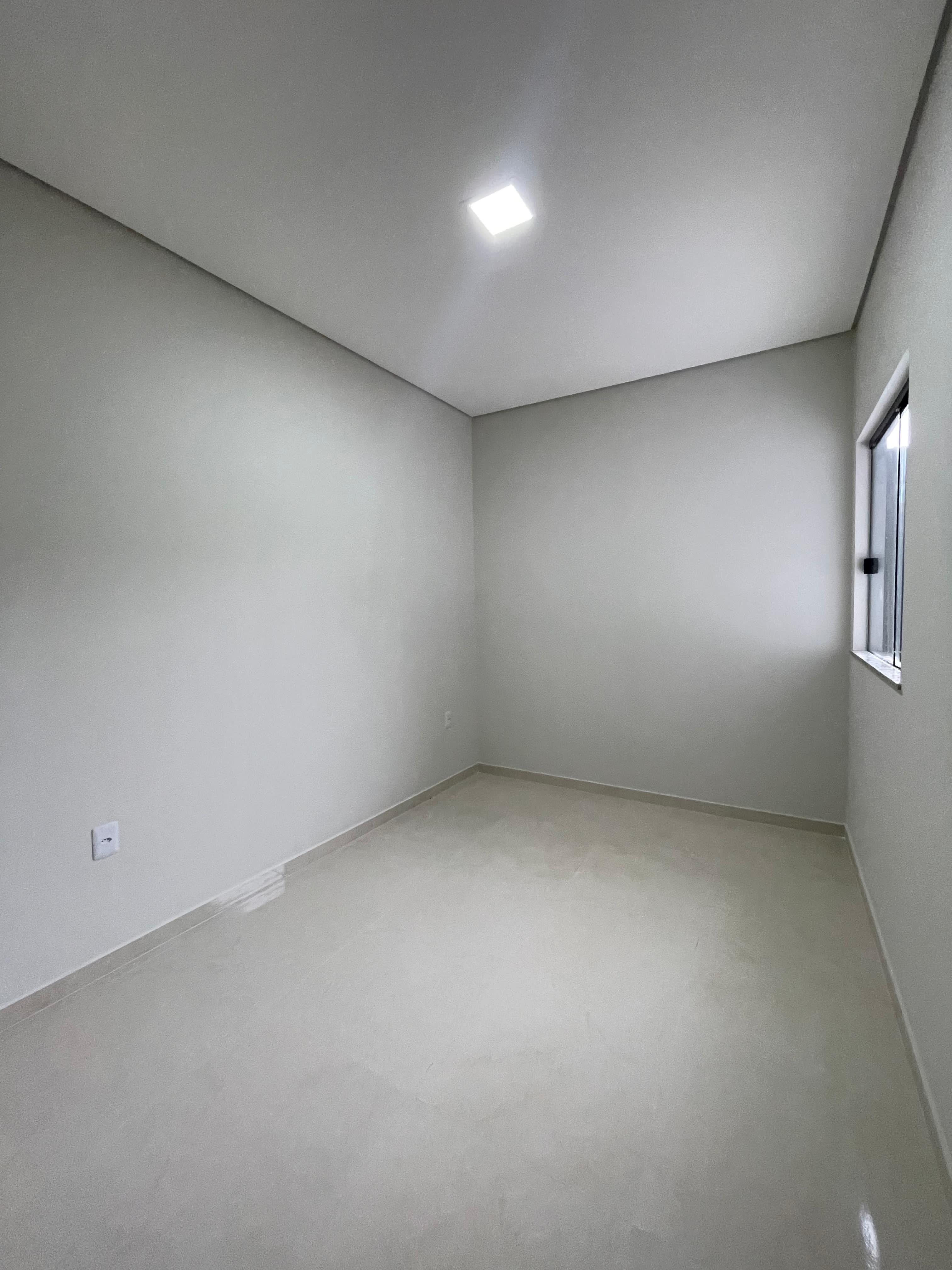 Vende casa com ótimo acabamento no bairro Santa Lúcia