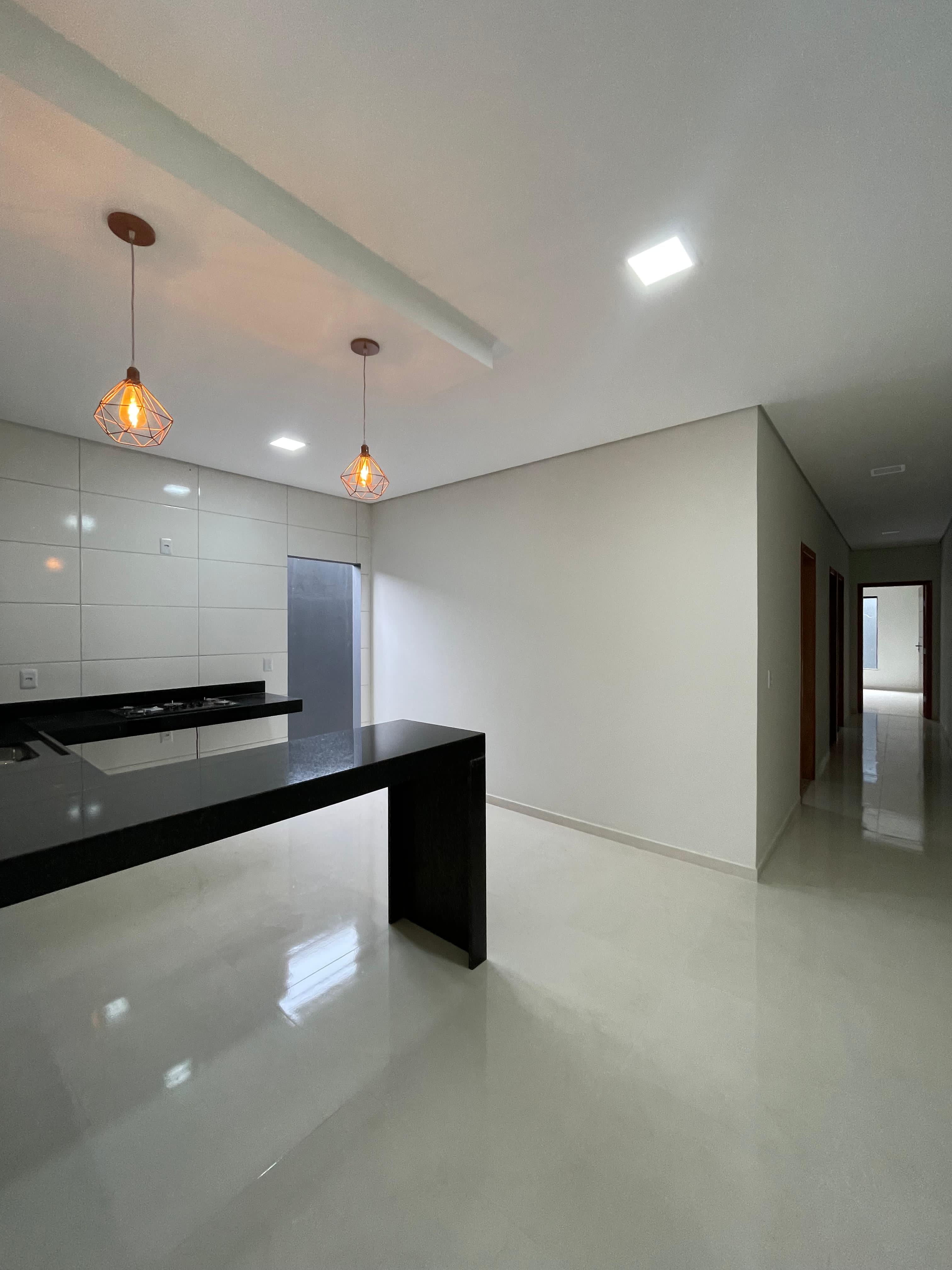 Vende casa com ótimo acabamento no bairro Santa Lúcia