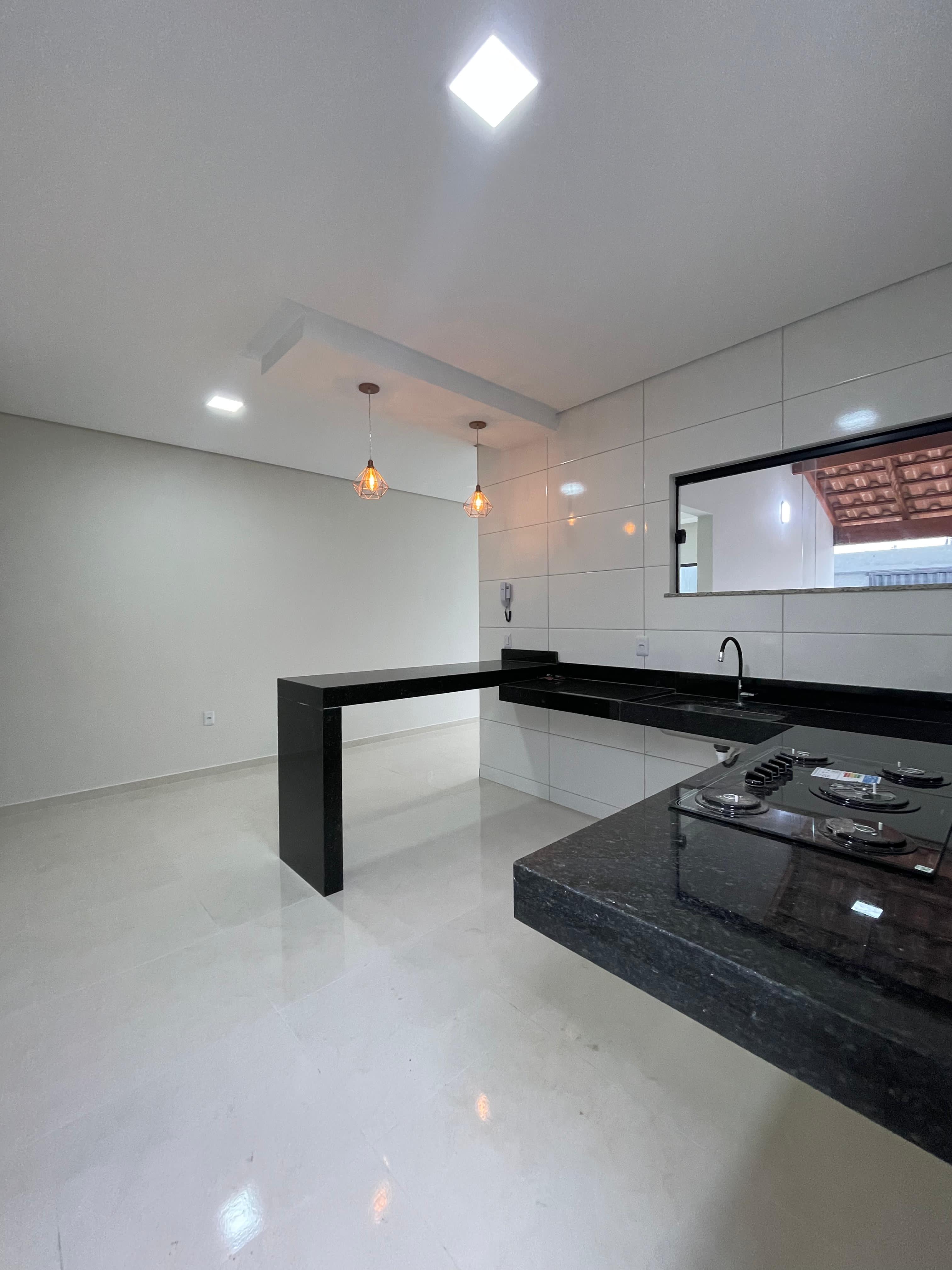 Vende casa com ótimo acabamento no bairro Santa Lúcia