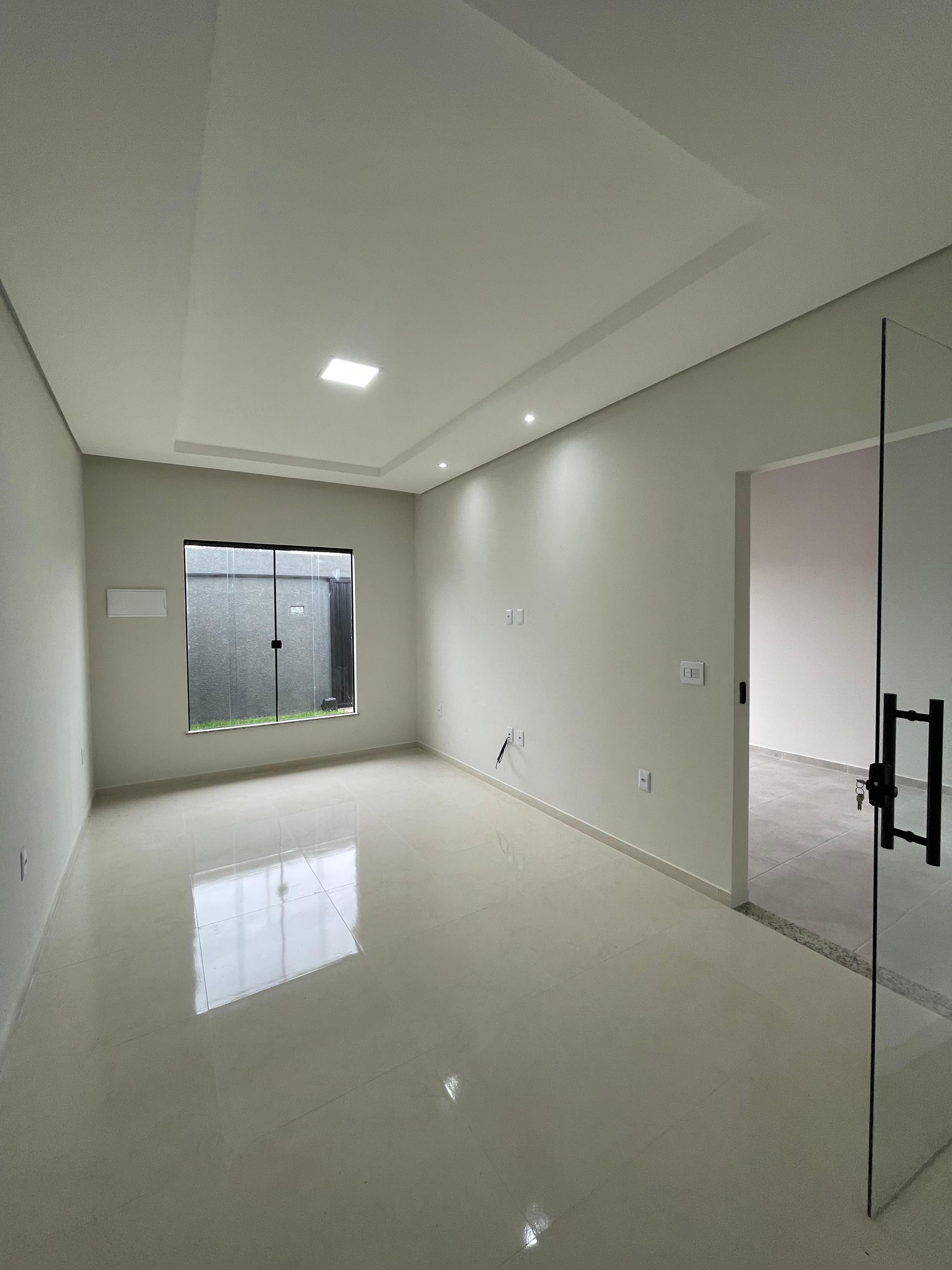 Vende casa com ótimo acabamento no bairro Santa Lúcia