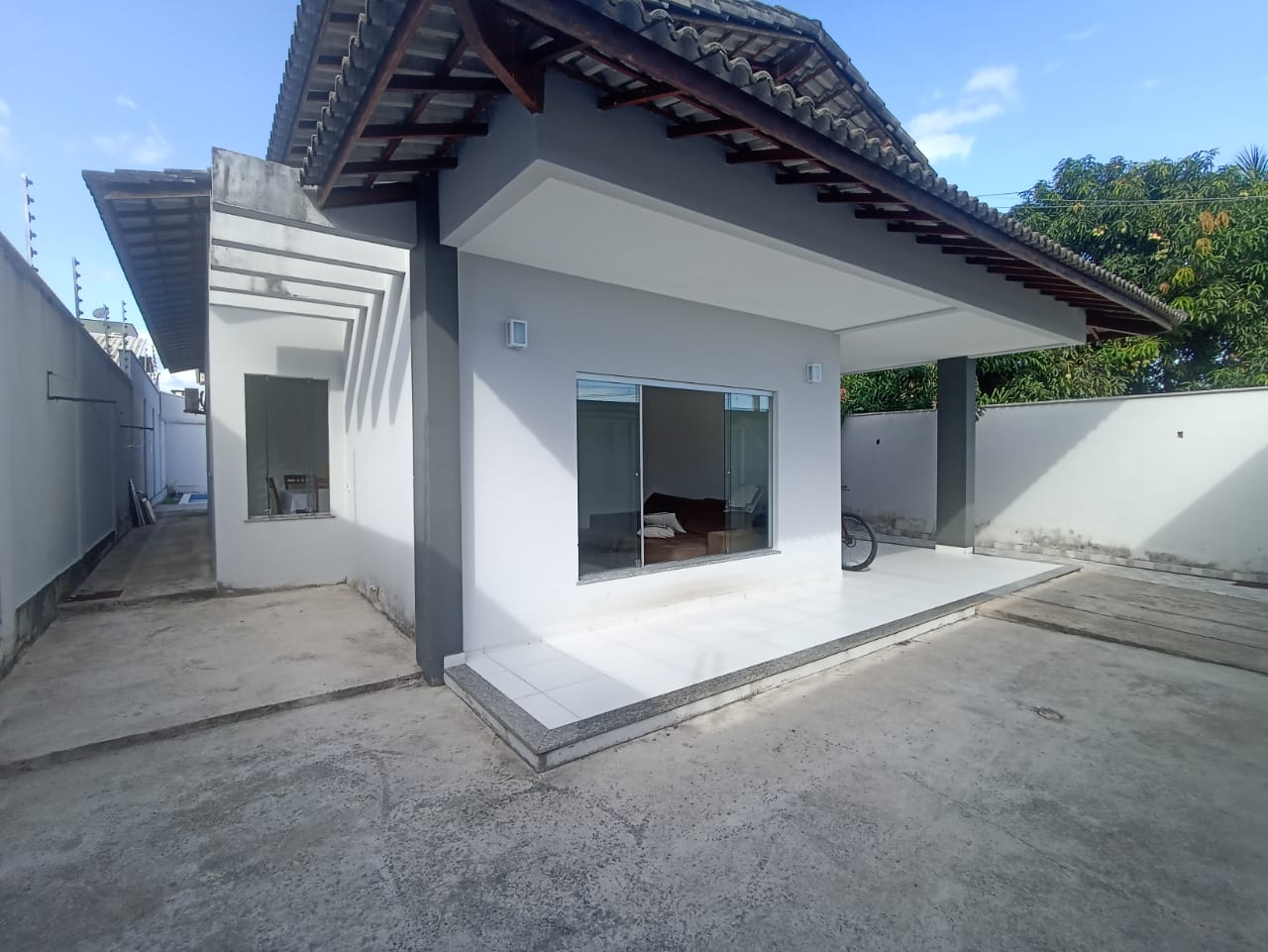 Vende Casa com piscina no Alamar