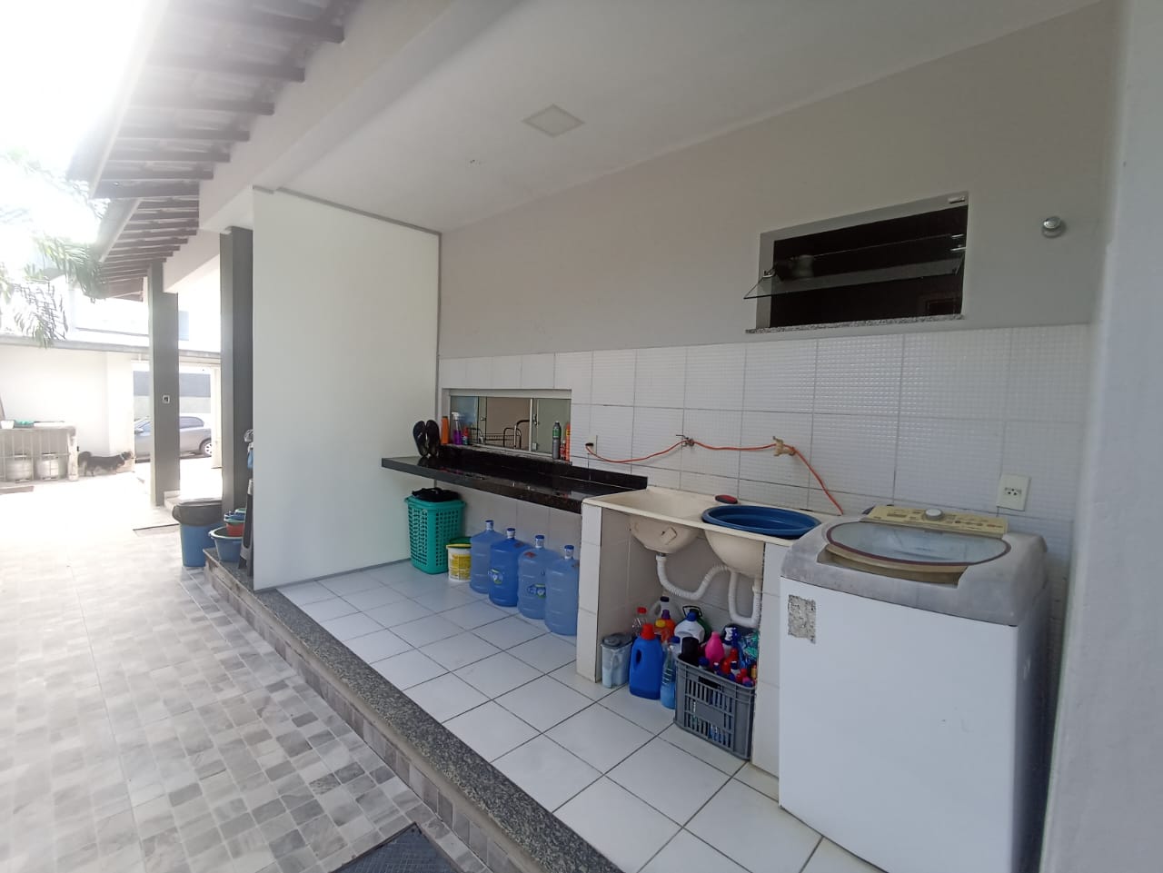 Vende Casa com piscina no Alamar