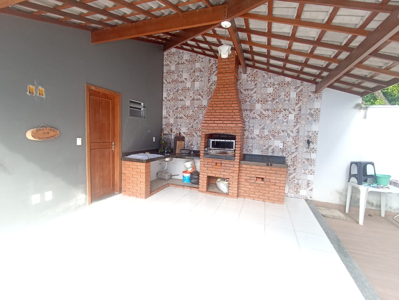 Vende Casa com piscina no Alamar