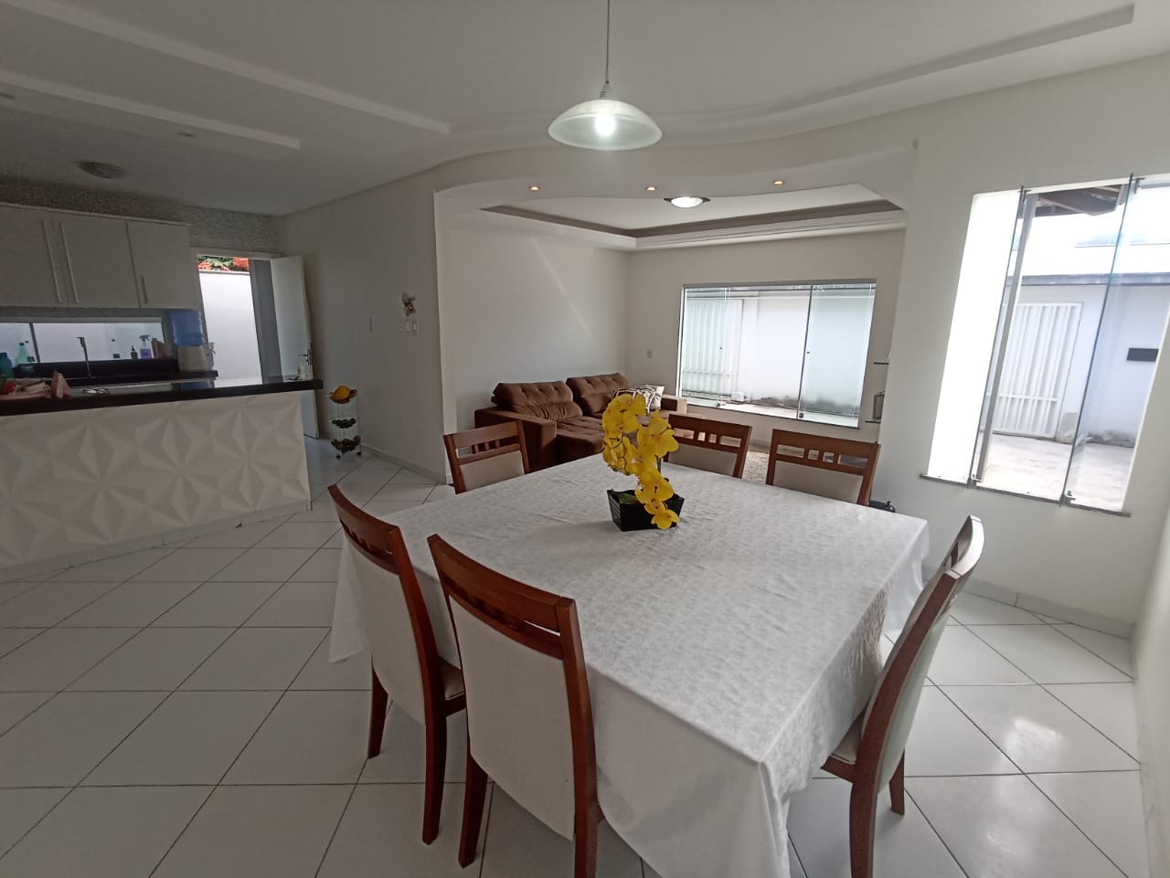Vende Casa com piscina no Alamar