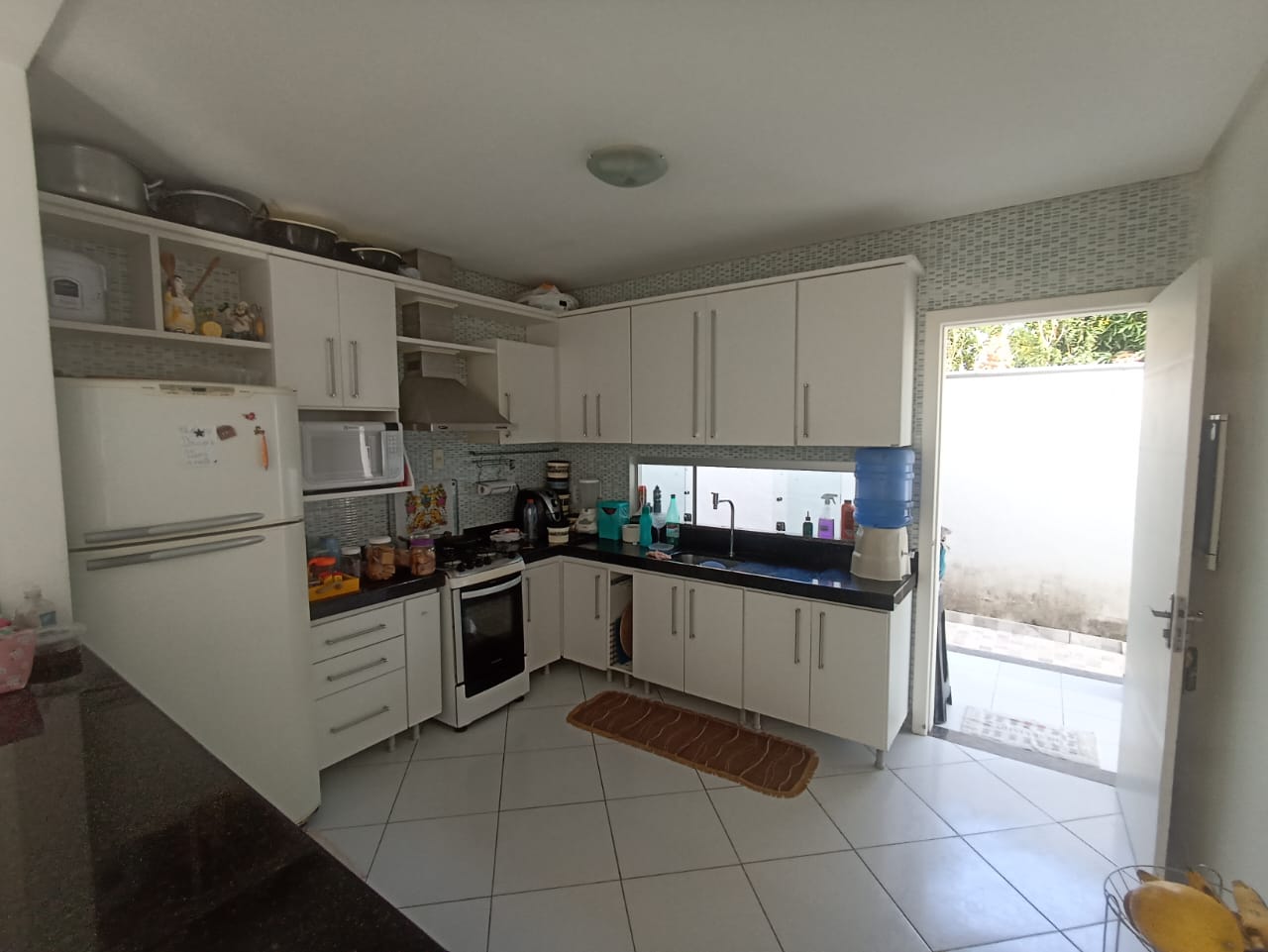 Vende Casa com piscina no Alamar