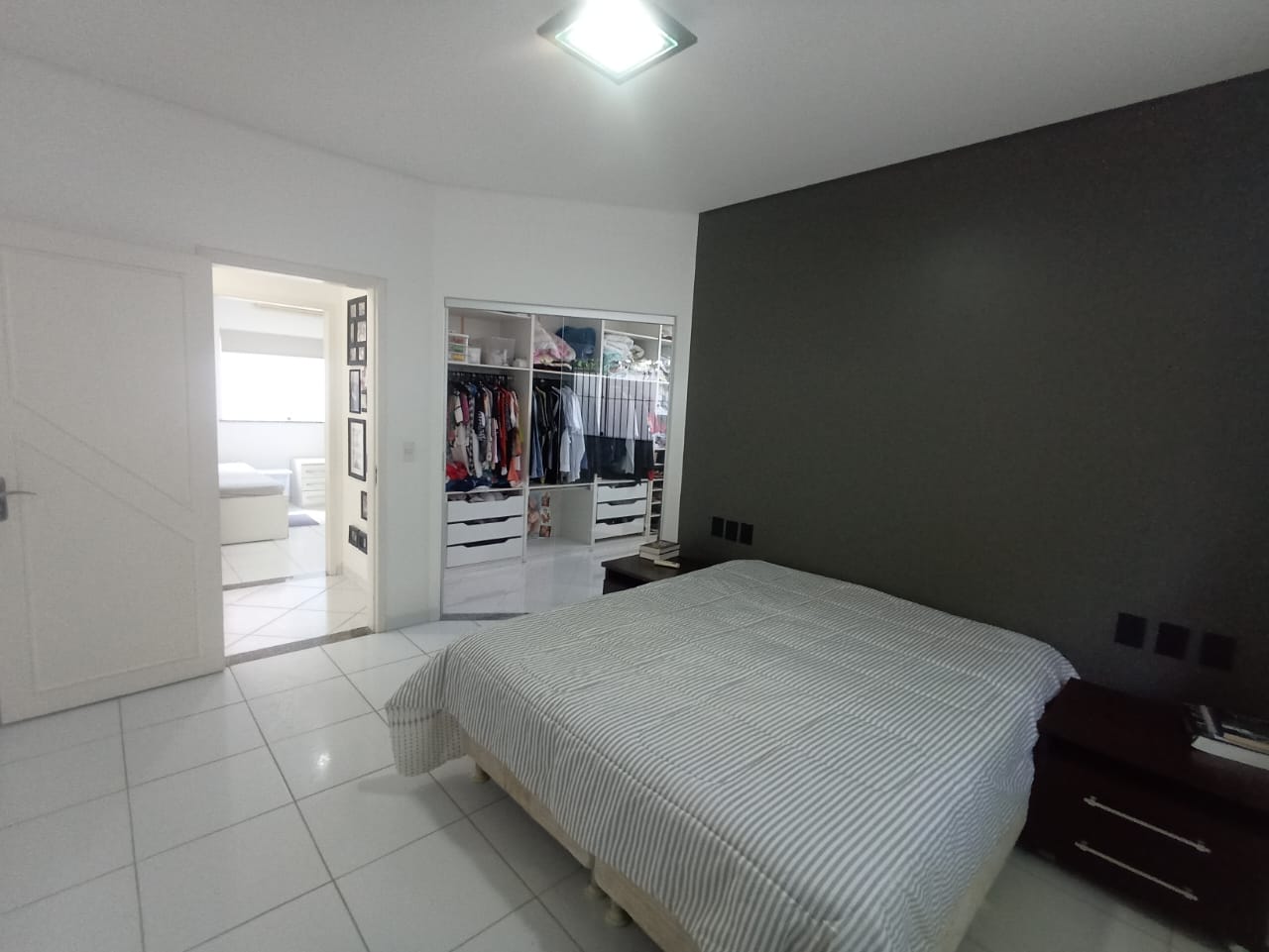 Vende Casa com piscina no Alamar