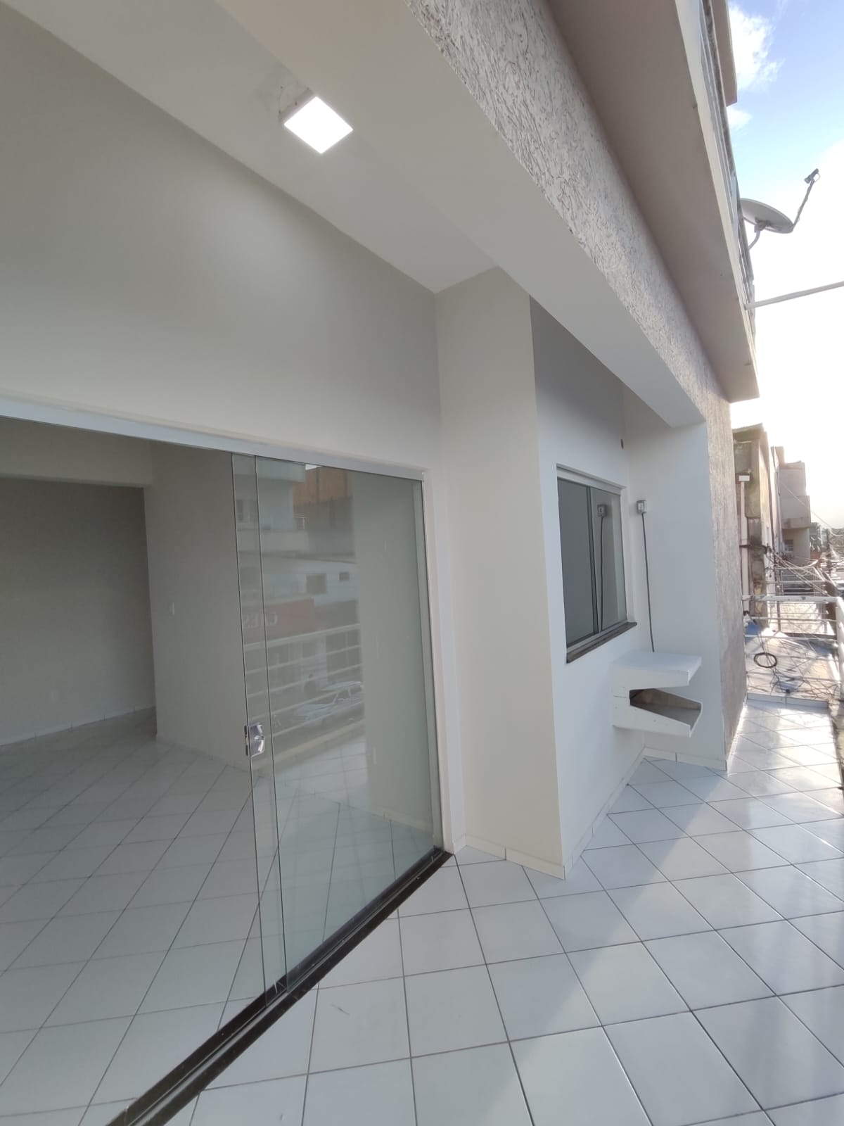 Aluga Apartamento no Centro  (SEM GARAGEM)