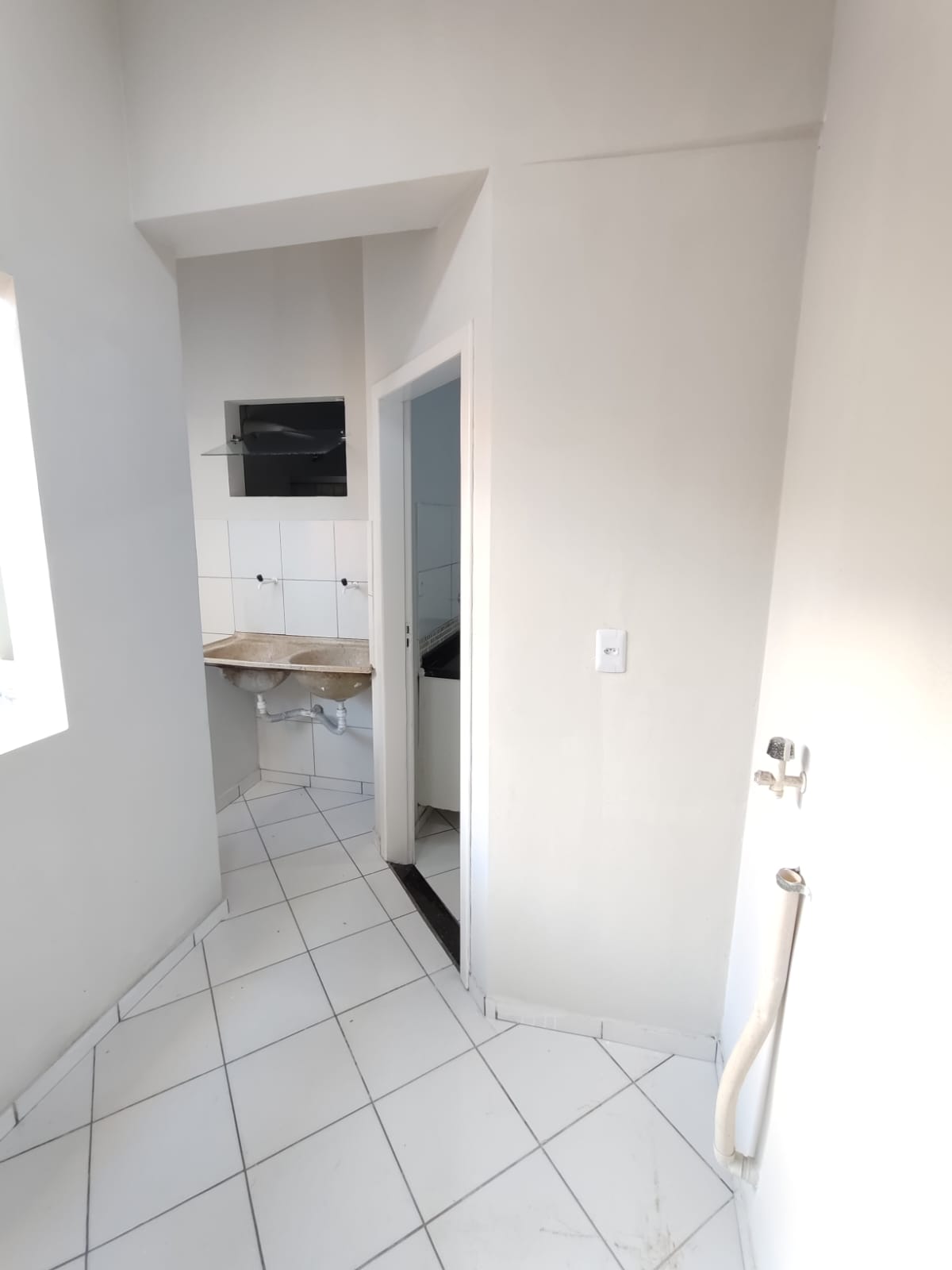 Aluga Apartamento no Centro  (SEM GARAGEM)