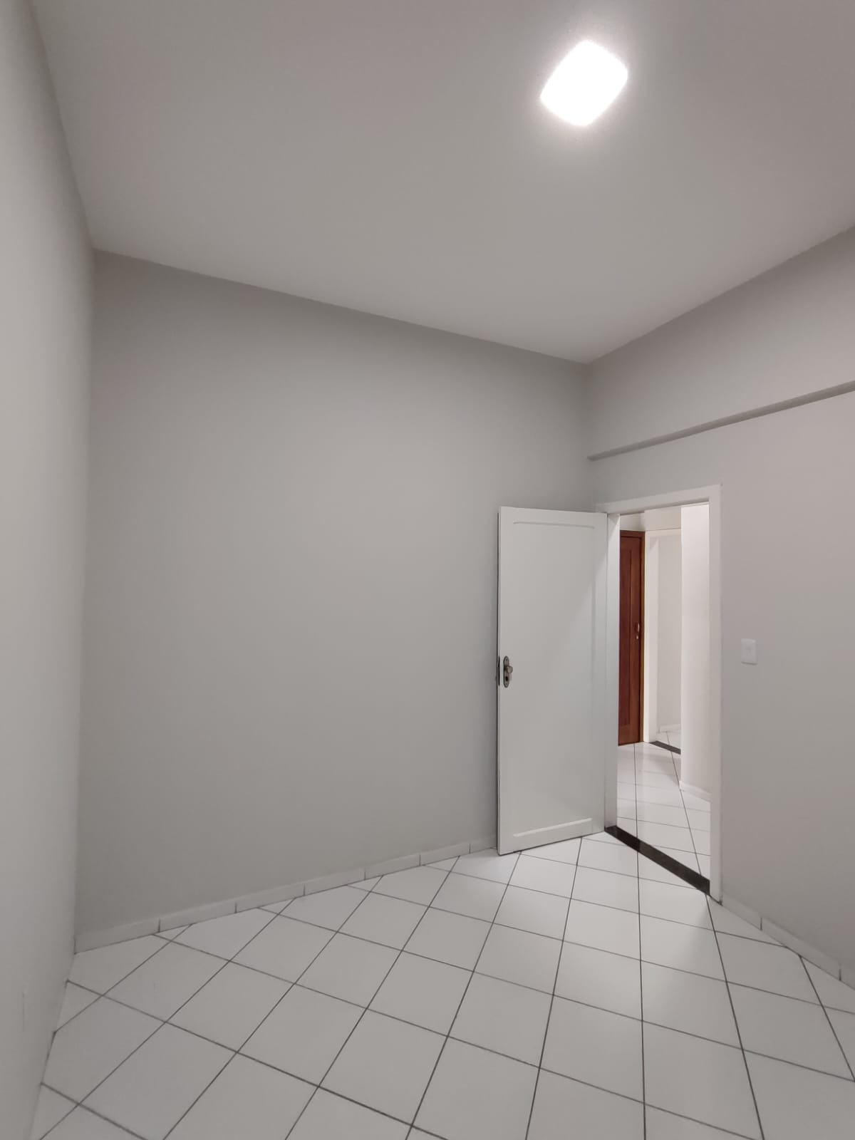 Aluga Apartamento no Centro  (SEM GARAGEM)