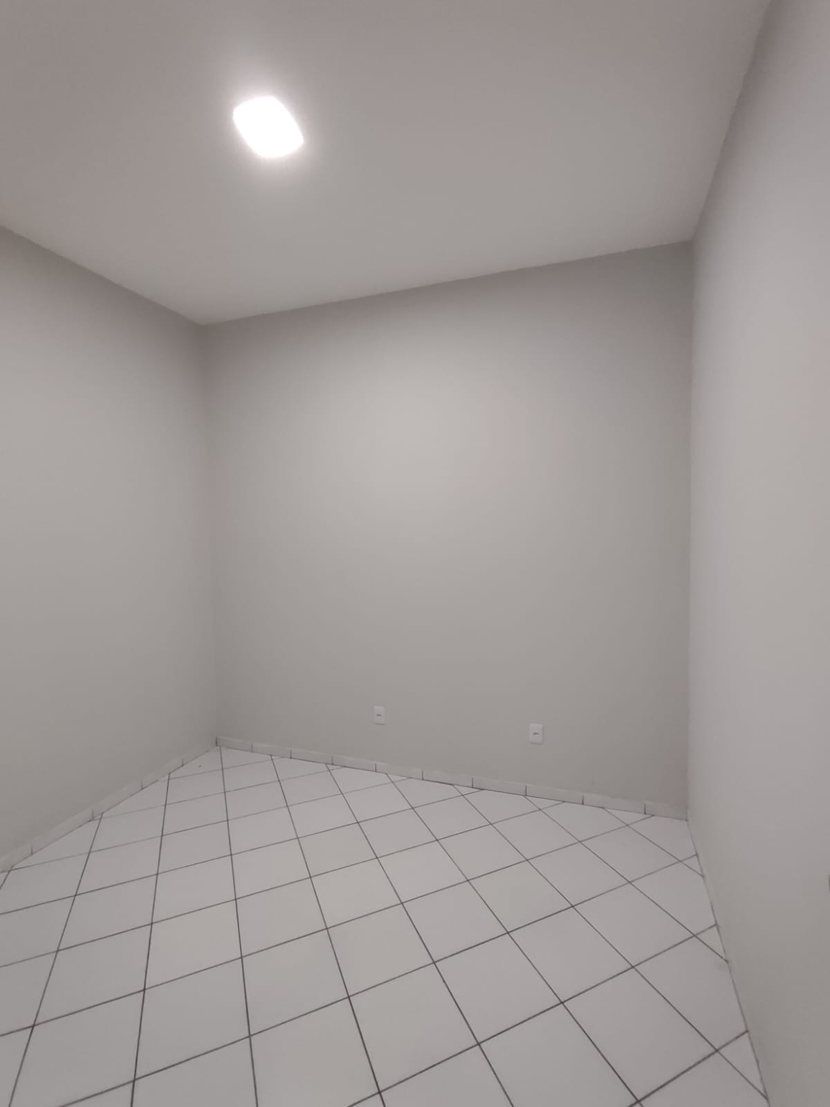 Aluga Apartamento no Centro  (SEM GARAGEM)