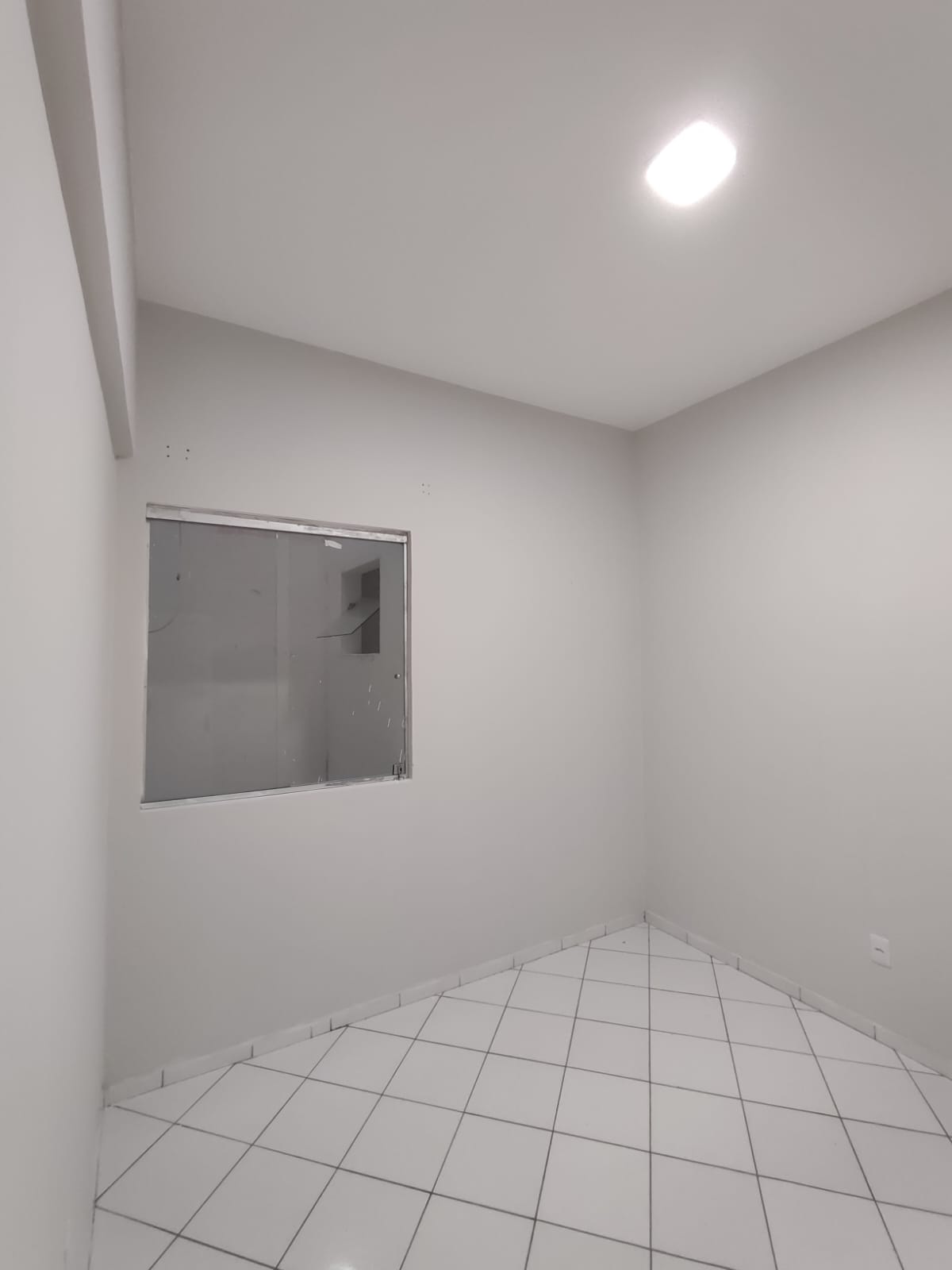 Aluga Apartamento no Centro  (SEM GARAGEM)