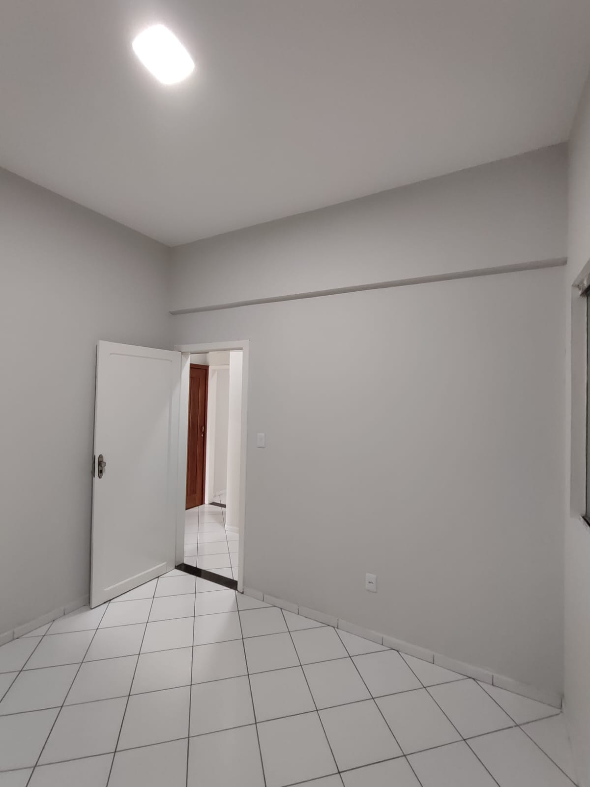Aluga Apartamento no Centro  (SEM GARAGEM)