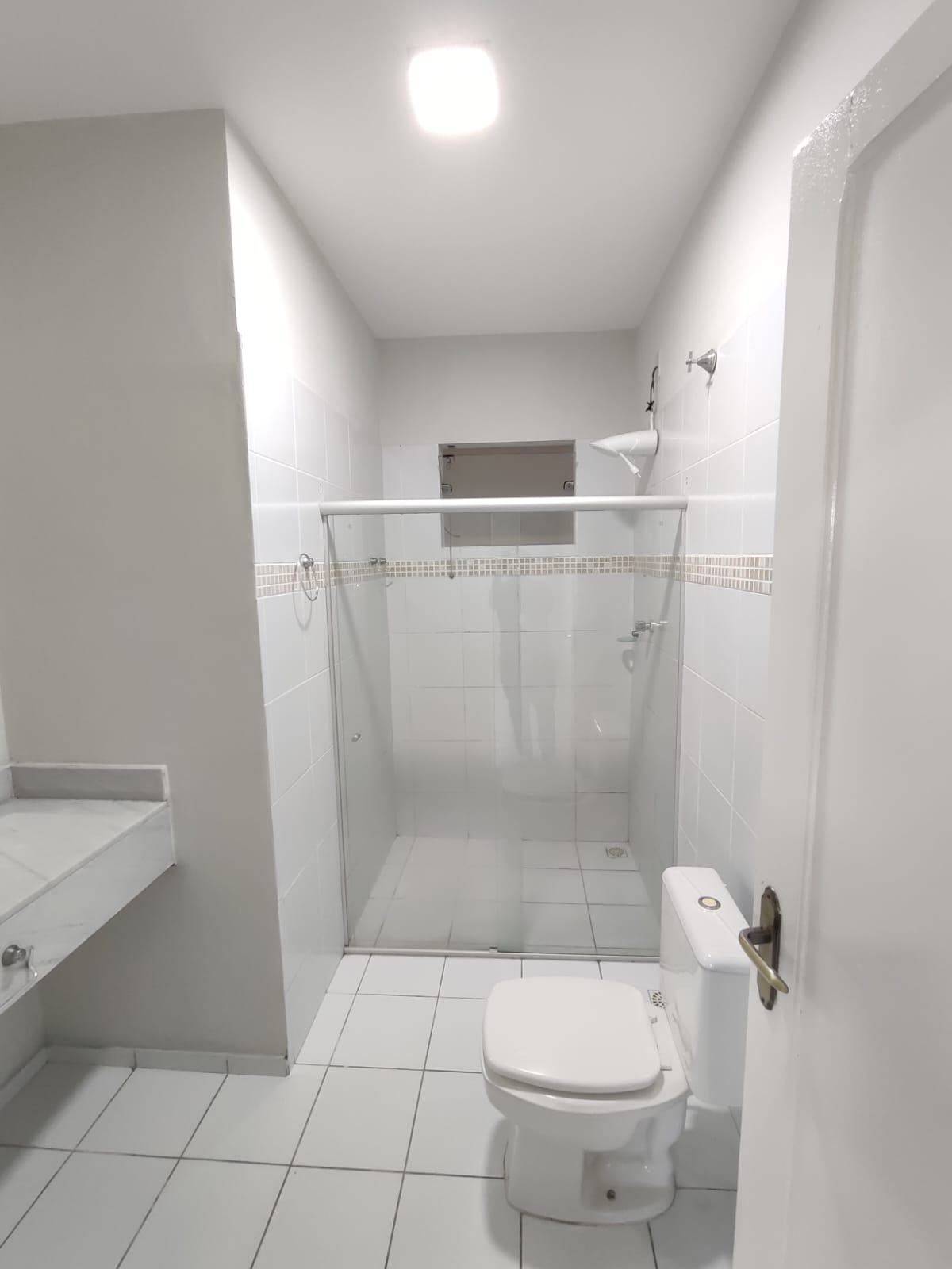 Aluga Apartamento no Centro  (SEM GARAGEM)