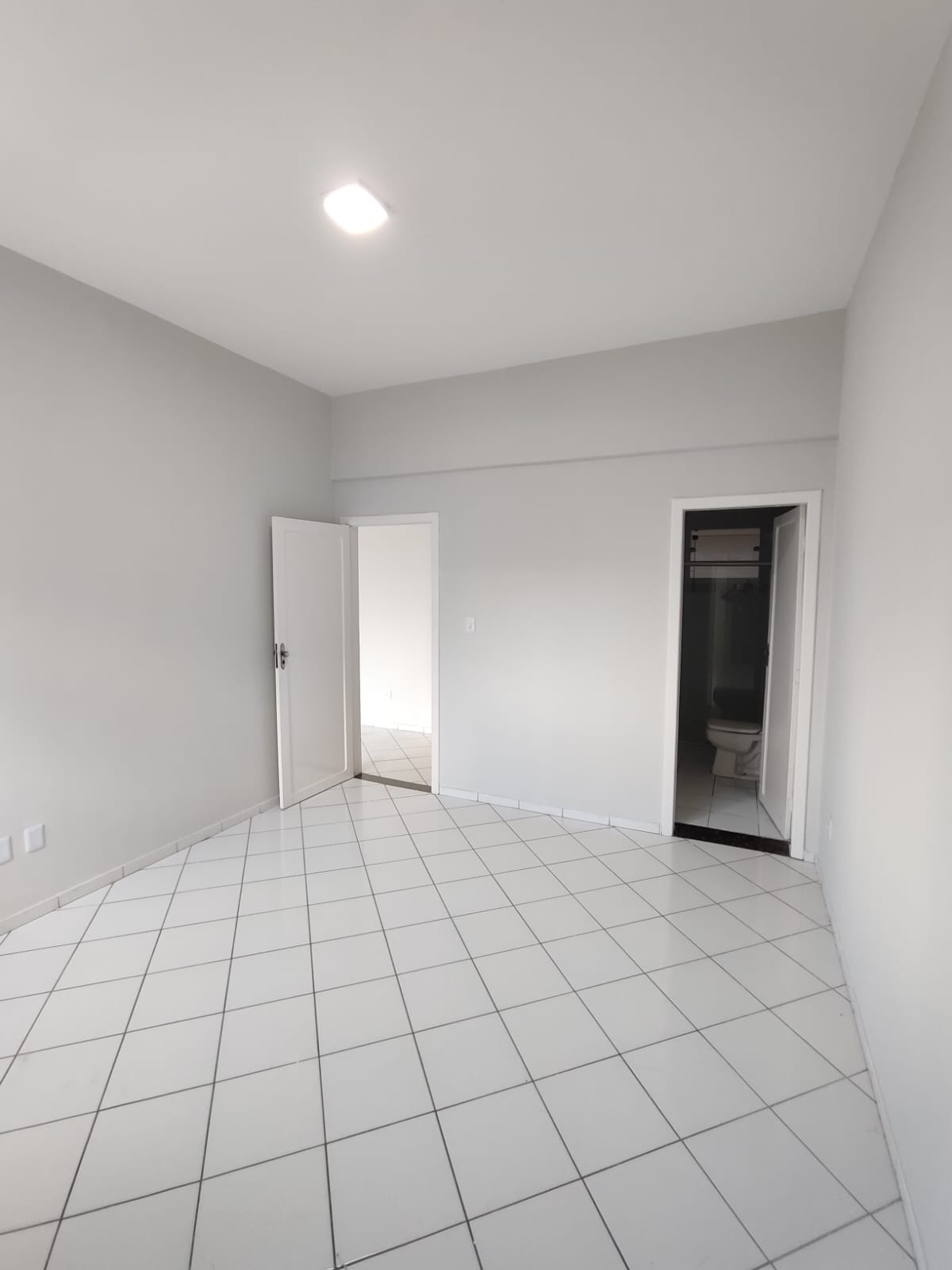 Aluga Apartamento no Centro  (SEM GARAGEM)