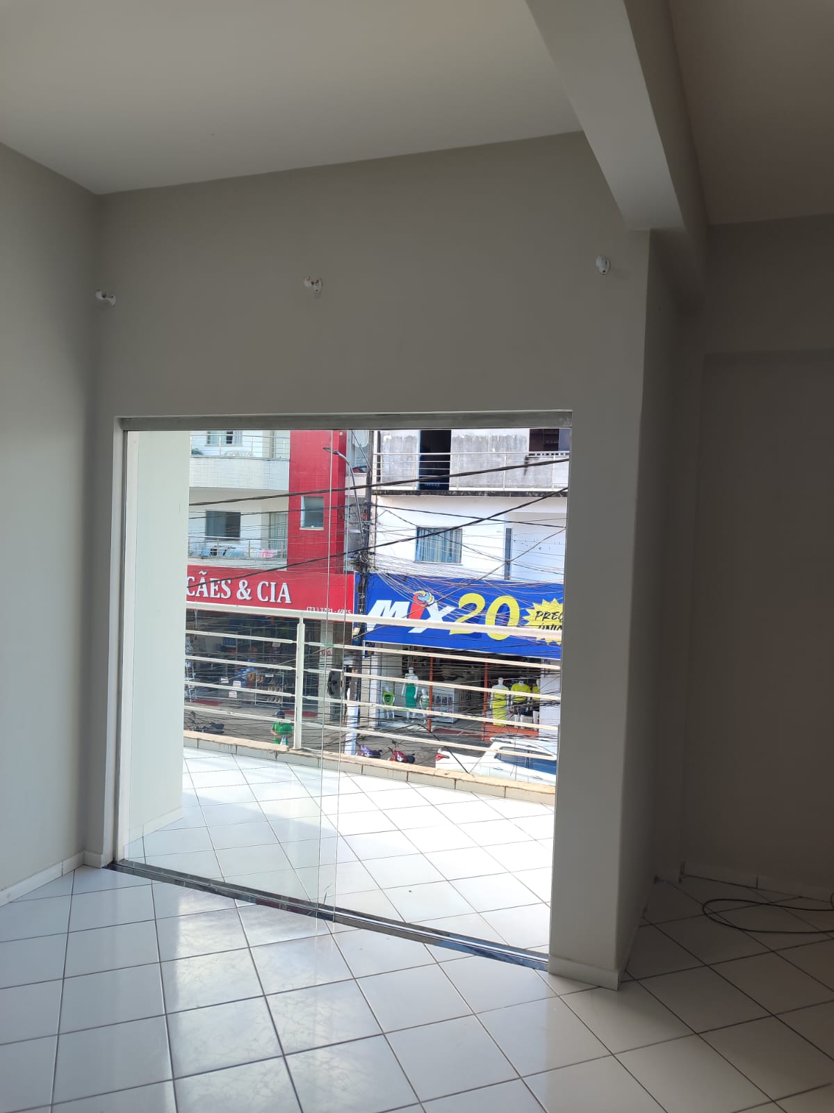 Aluga Apartamento no Centro  (SEM GARAGEM)