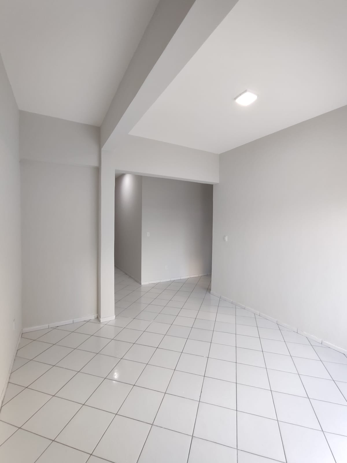Aluga Apartamento no Centro  (SEM GARAGEM)