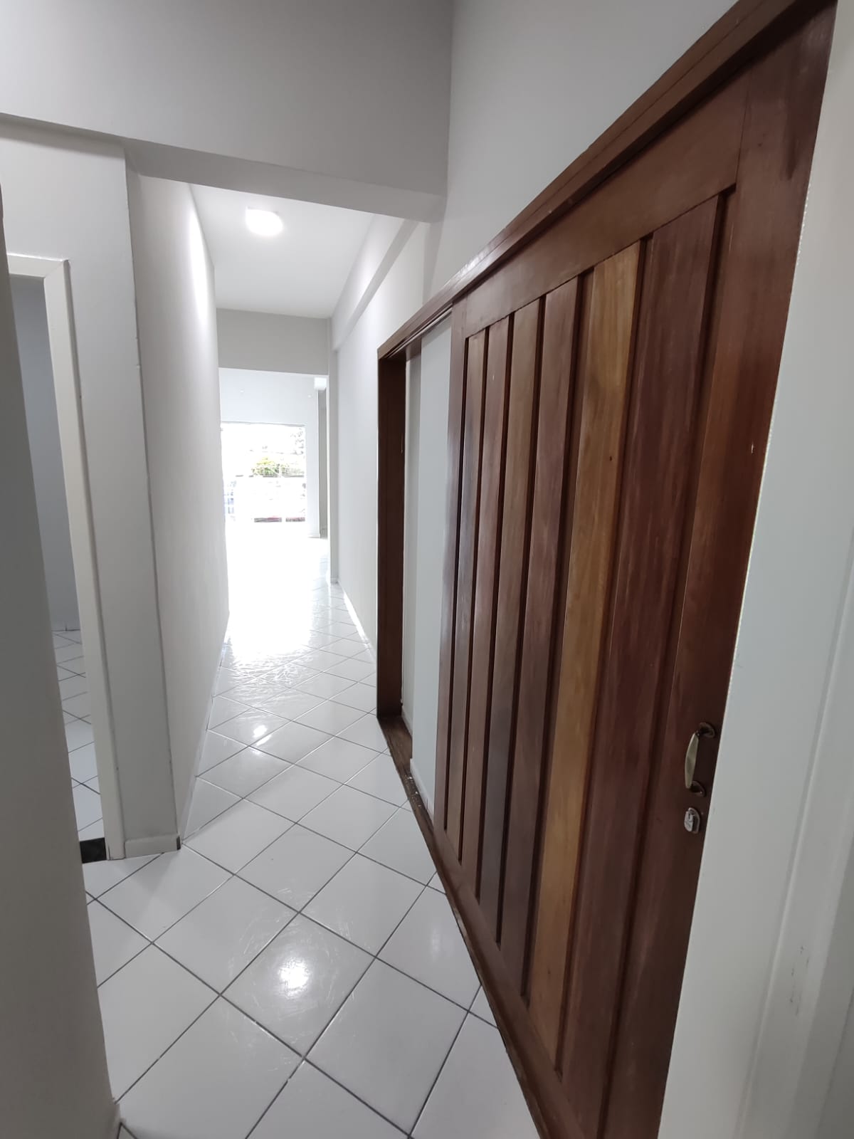 Aluga Apartamento no Centro  (SEM GARAGEM)