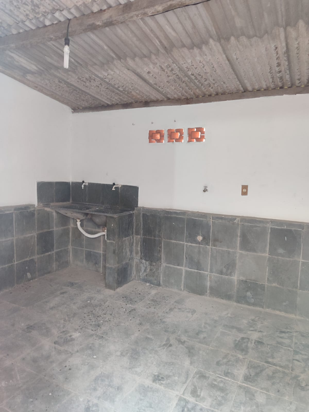 Aluga Casa no Santa Lúcia
