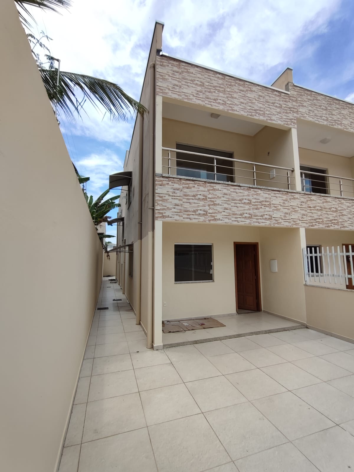Aluga Duplex Amplo no Bairro Antares