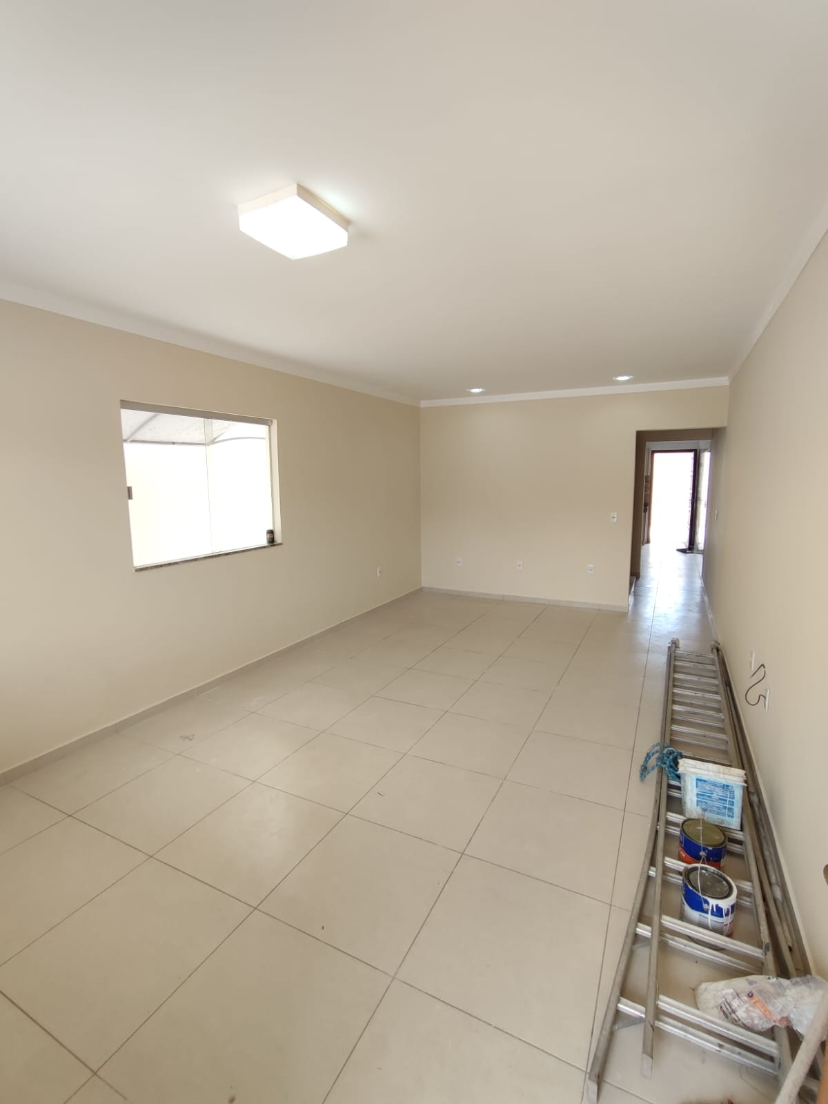 Aluga Duplex Amplo no Bairro Antares