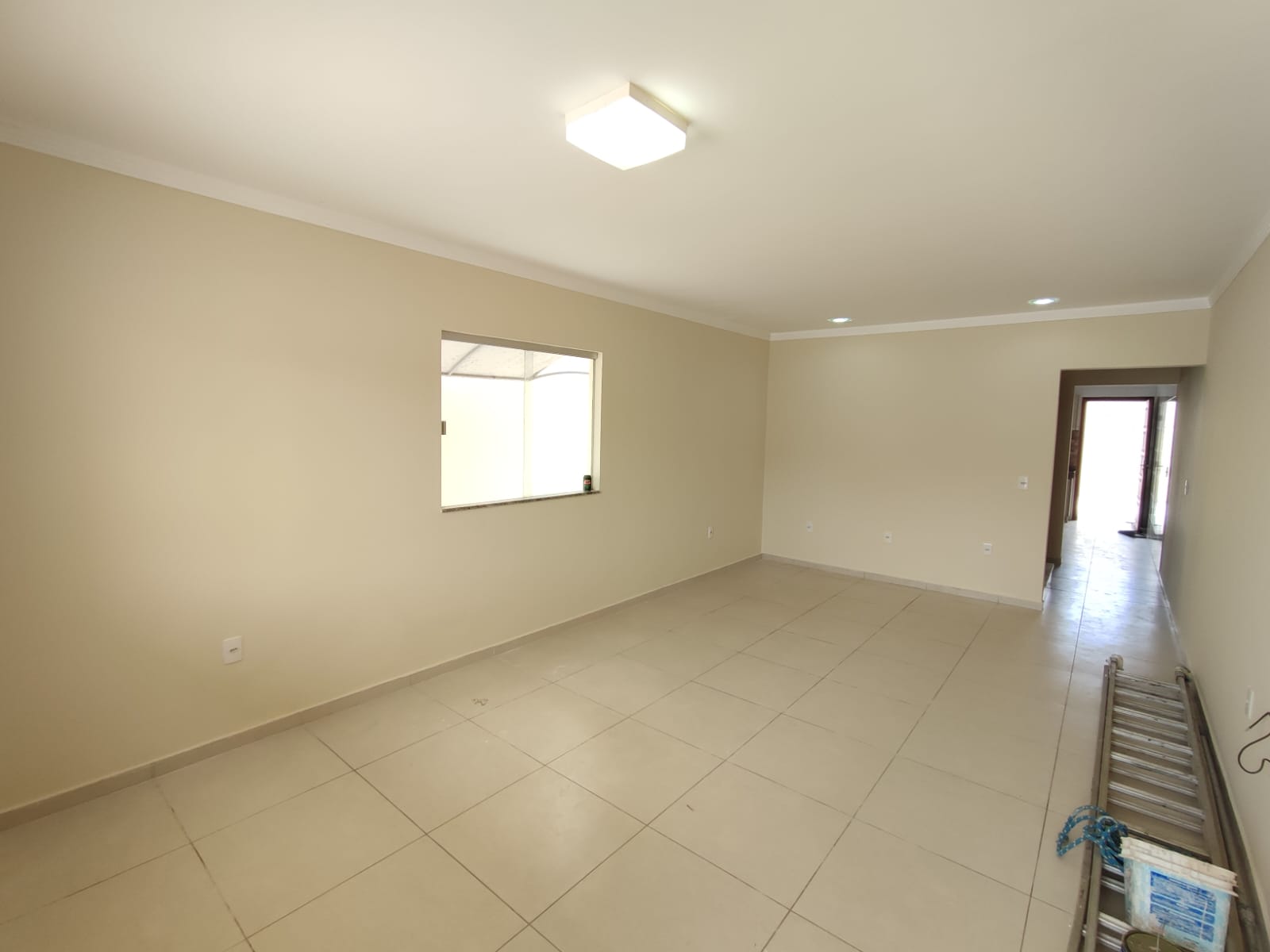Aluga Duplex Amplo no Bairro Antares