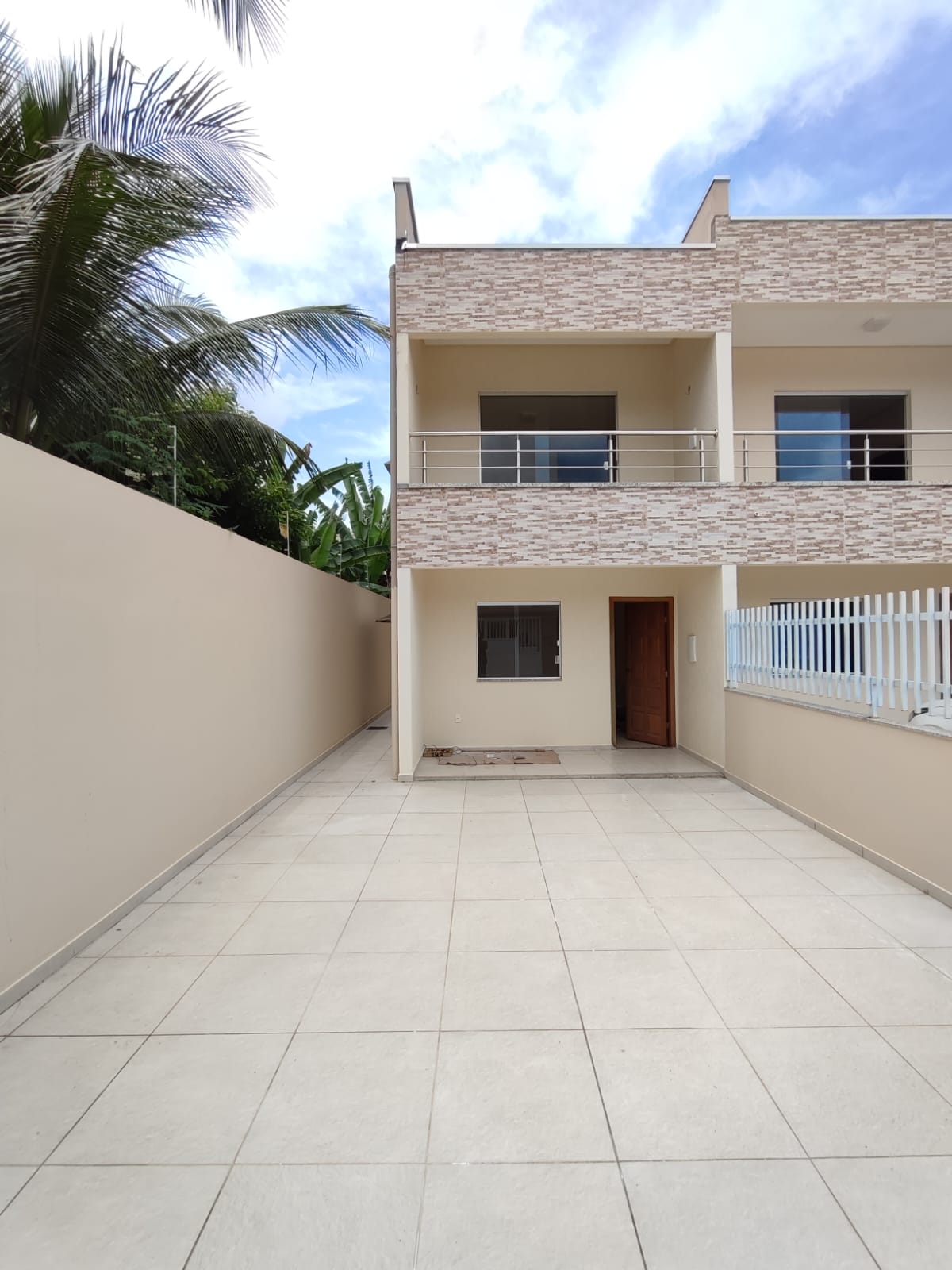 Aluga Duplex Amplo no Bairro Antares