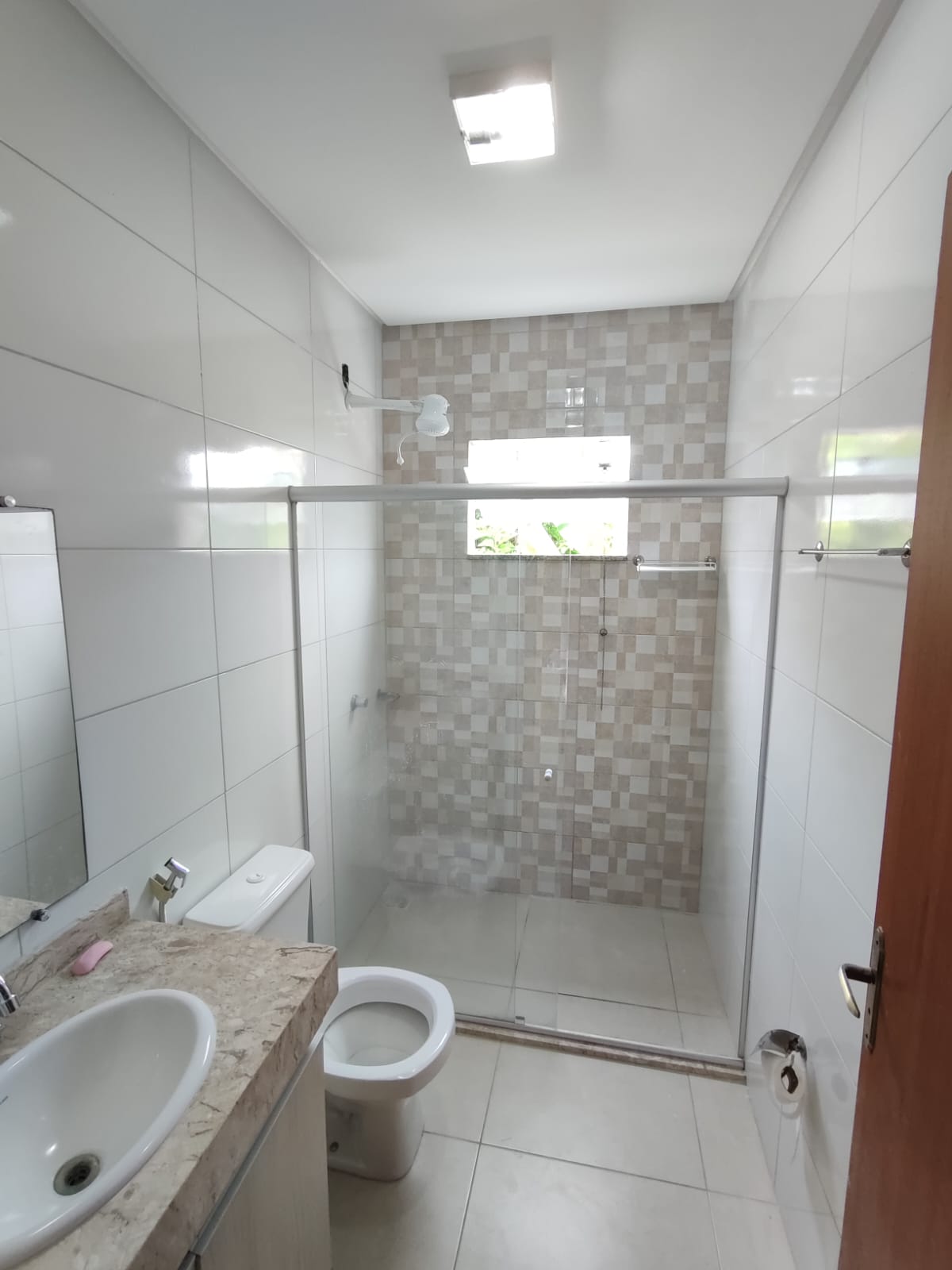 Aluga Duplex Amplo no Bairro Antares