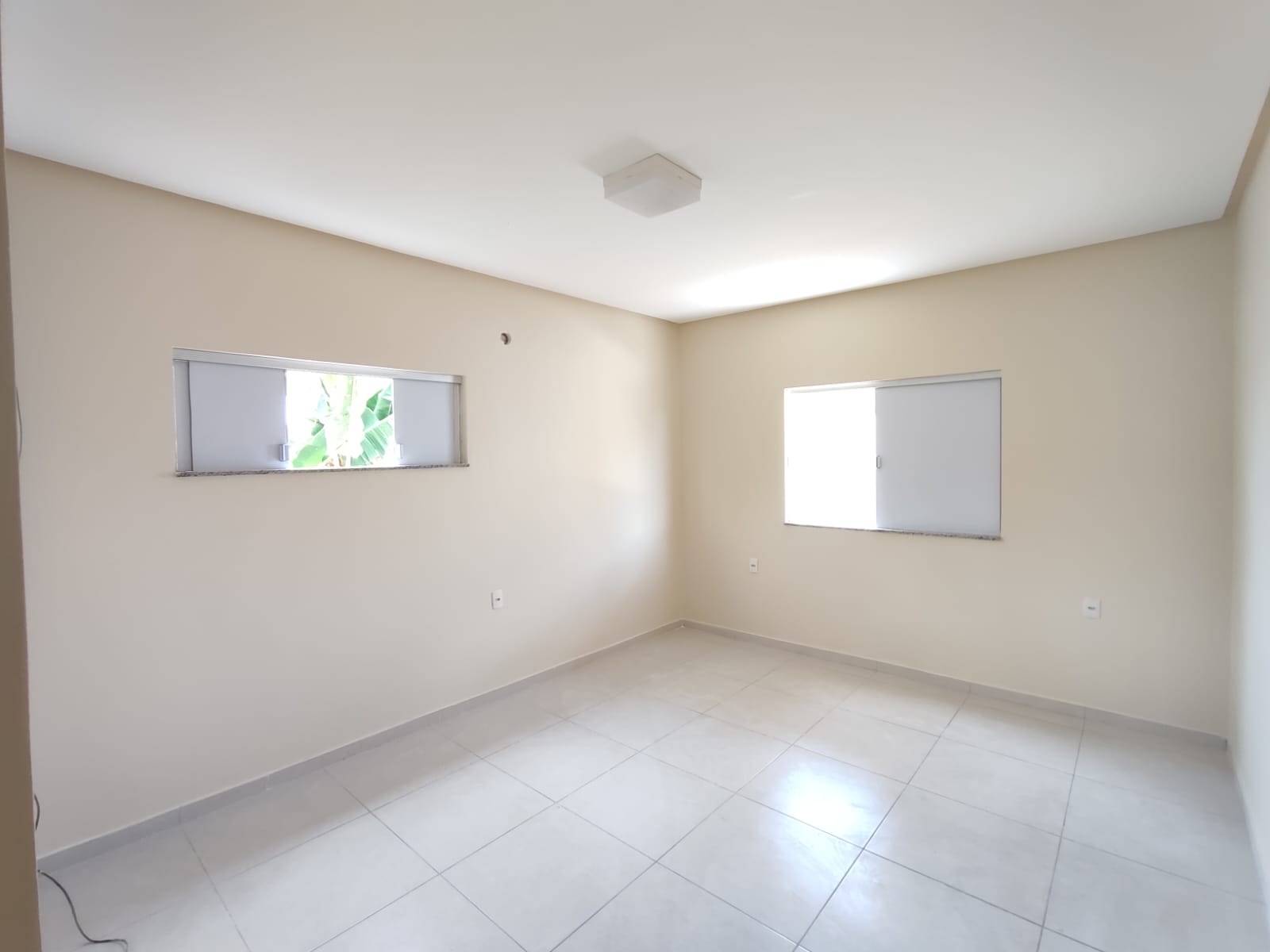 Aluga Duplex Amplo no Bairro Antares