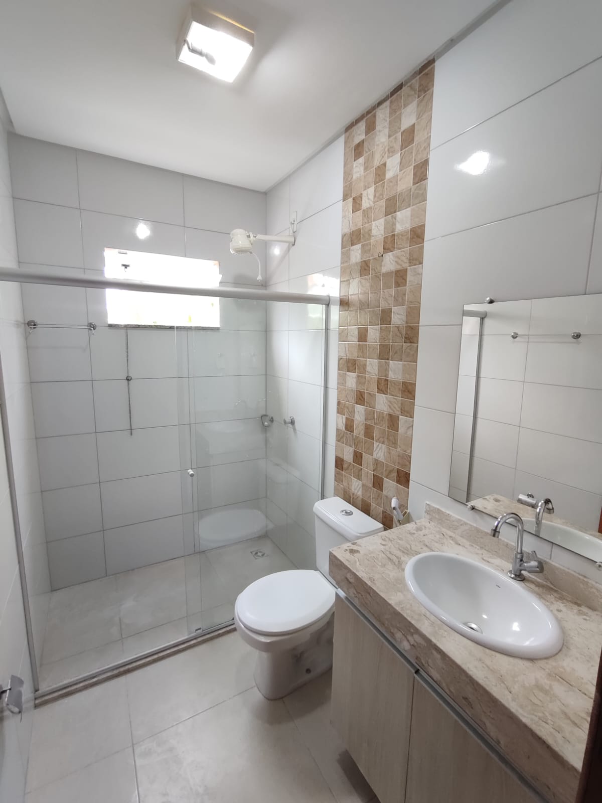 Aluga Duplex Amplo no Bairro Antares