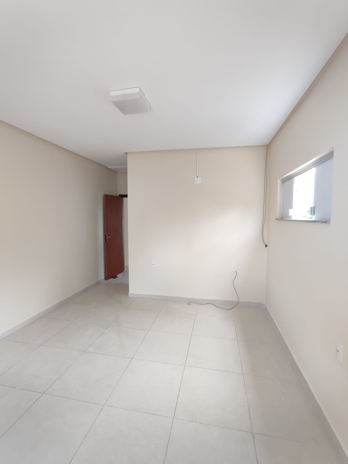 Aluga Duplex Amplo no Bairro Antares