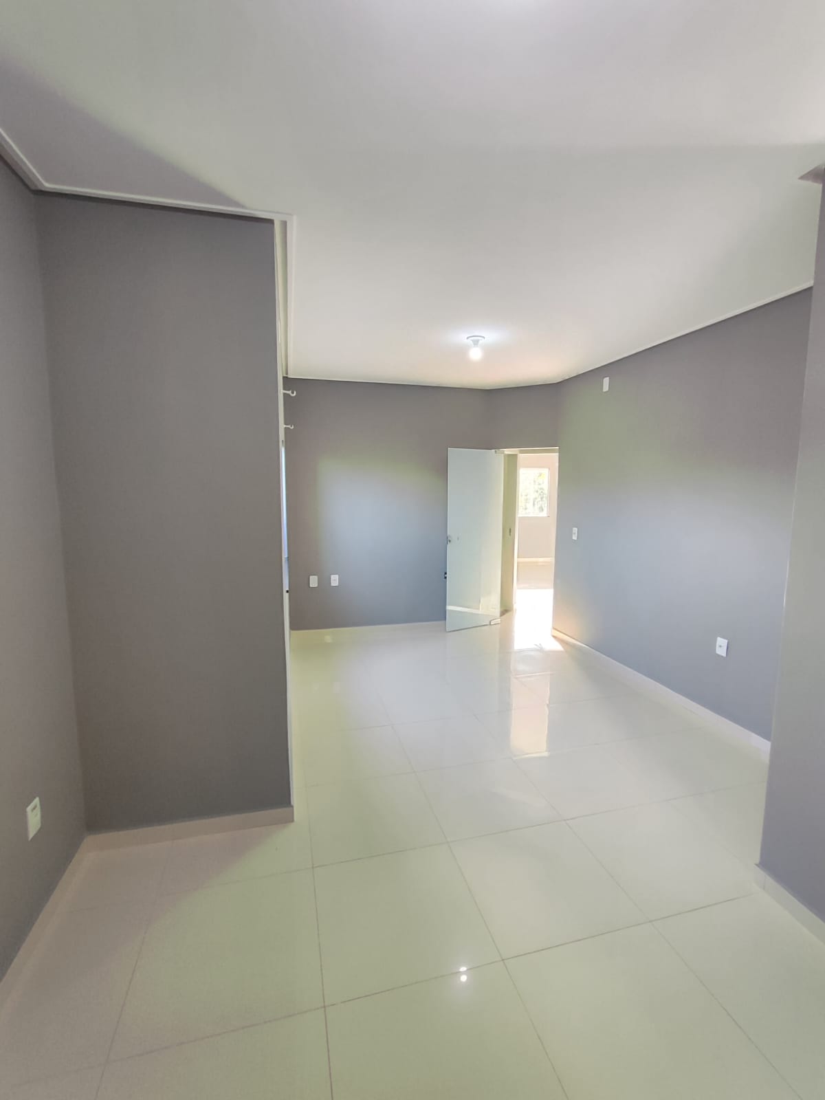 Aluga Apartamento Novo no Dinah Borges