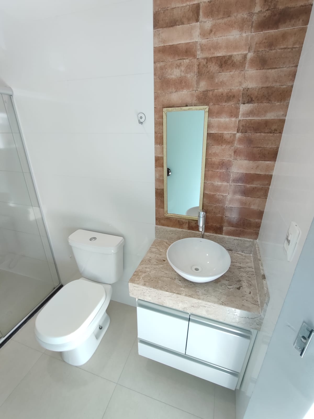 Aluga Apartamento Novo no Dinah Borges