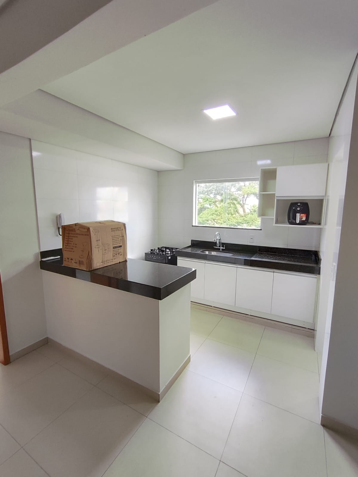 Aluga Apartamento Mobiliado no Centro (Um quarto - Próx. faculdade Pitágoras)