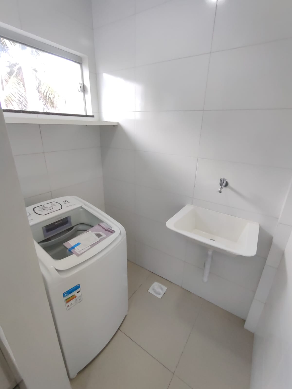 Aluga Apartamento Mobiliado no Centro (Um quarto - Próx. faculdade Pitágoras)
