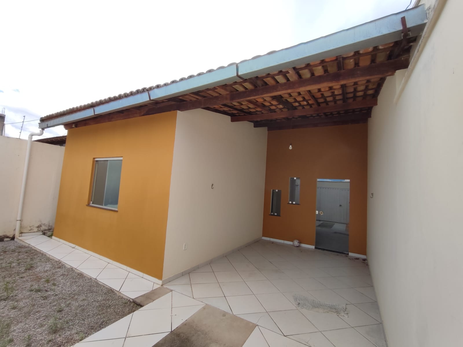 Aluga Casa no bairro Santa Lúcia
