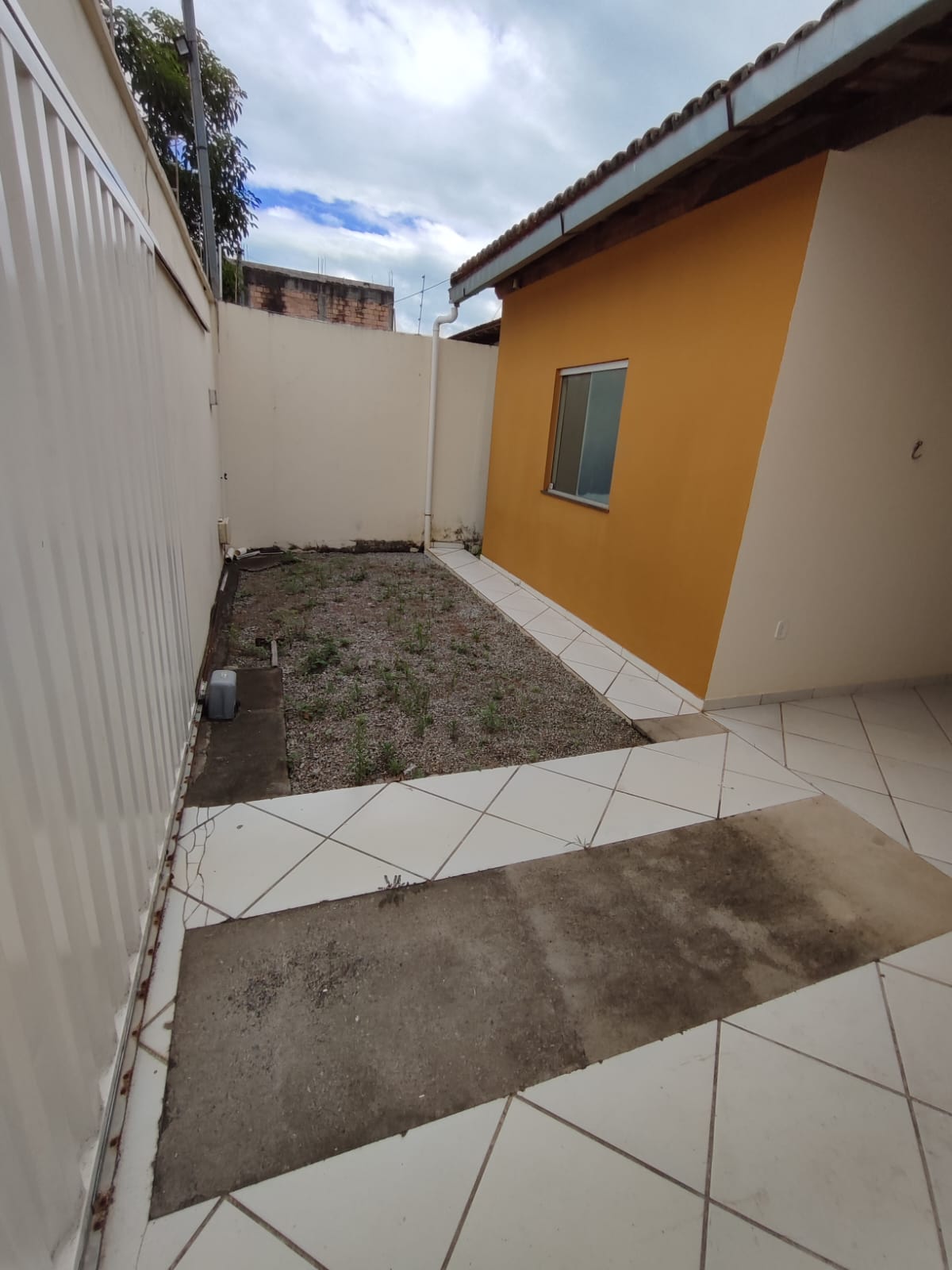 Aluga Casa no bairro Santa Lúcia