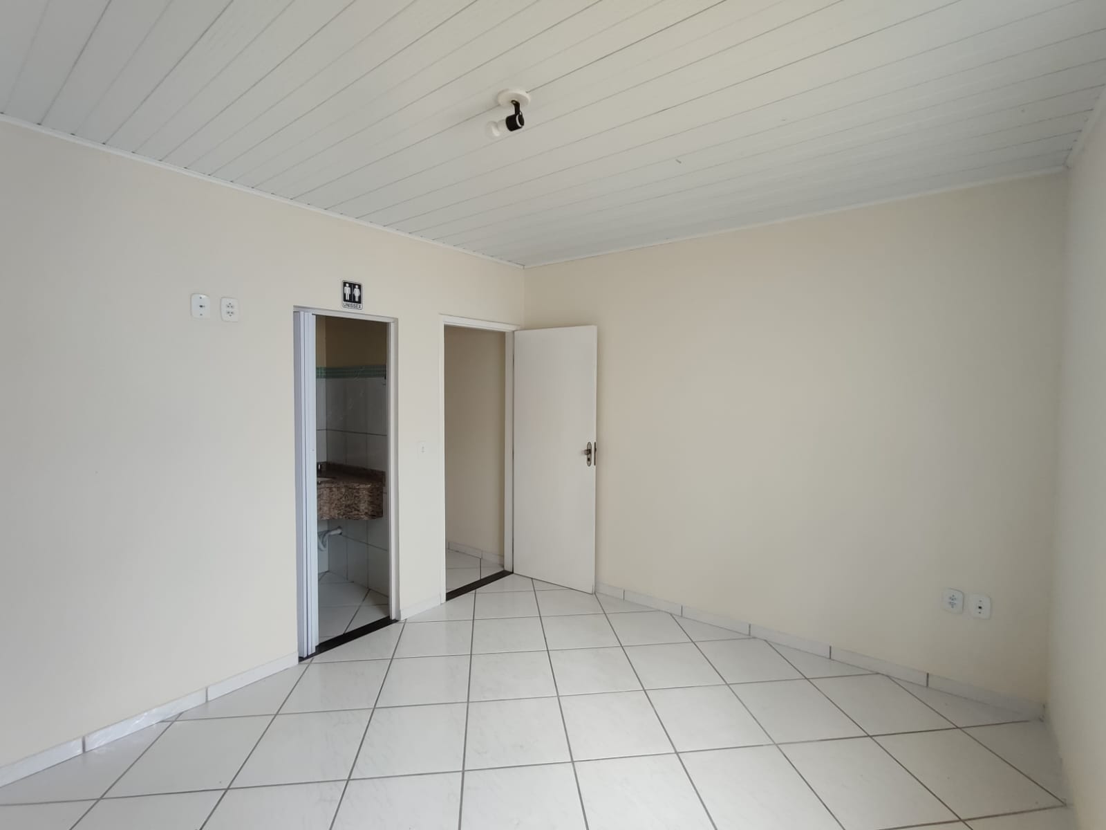 Aluga Casa no bairro Santa Lúcia