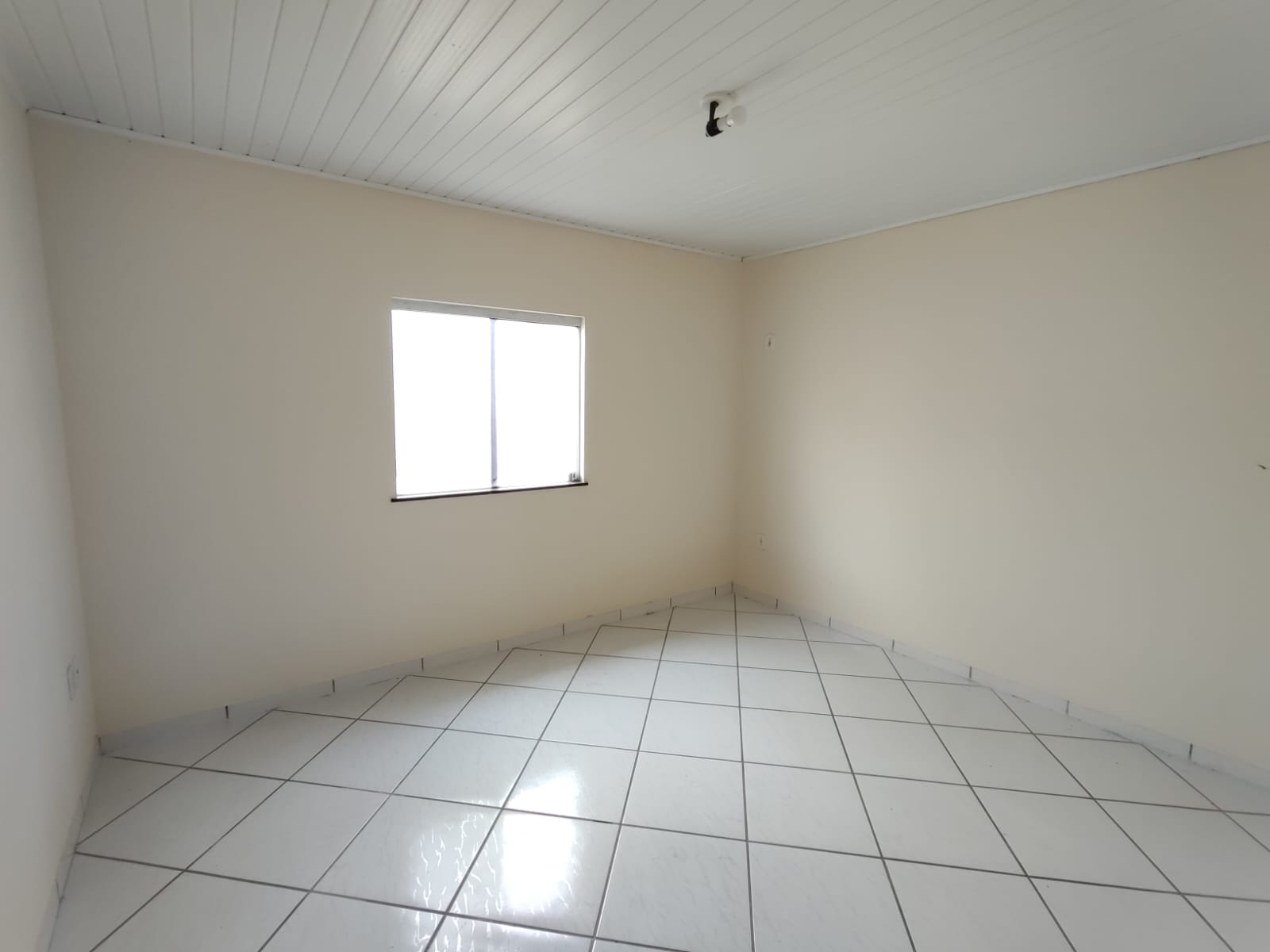 Aluga Casa no bairro Santa Lúcia