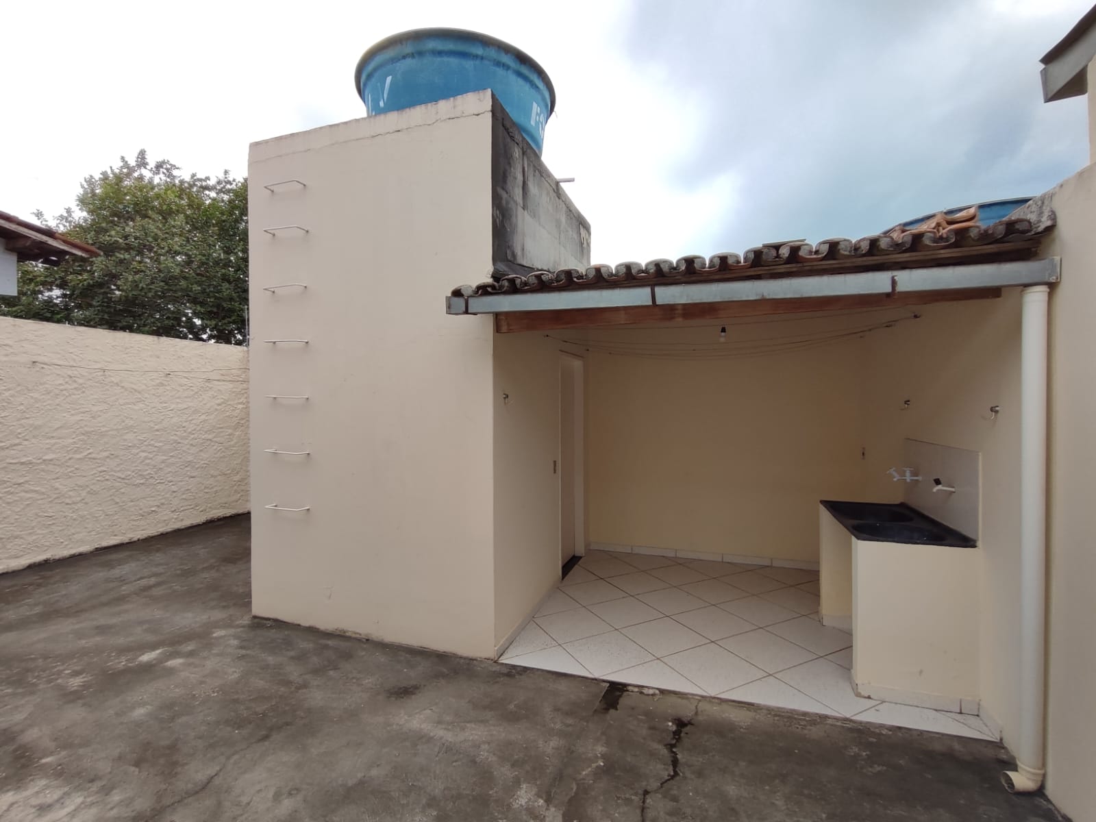 Aluga Casa no bairro Santa Lúcia