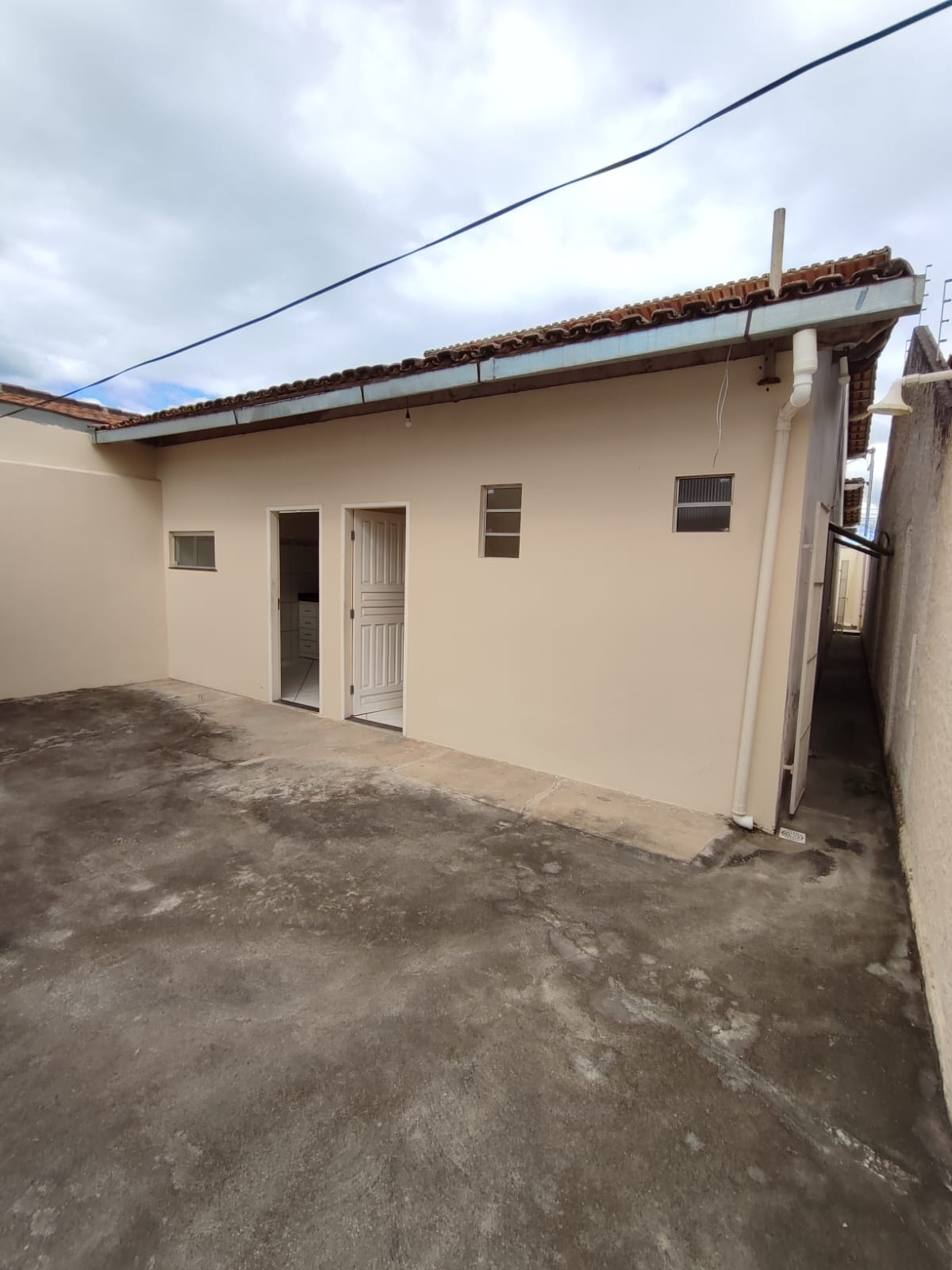 Aluga Casa no bairro Santa Lúcia